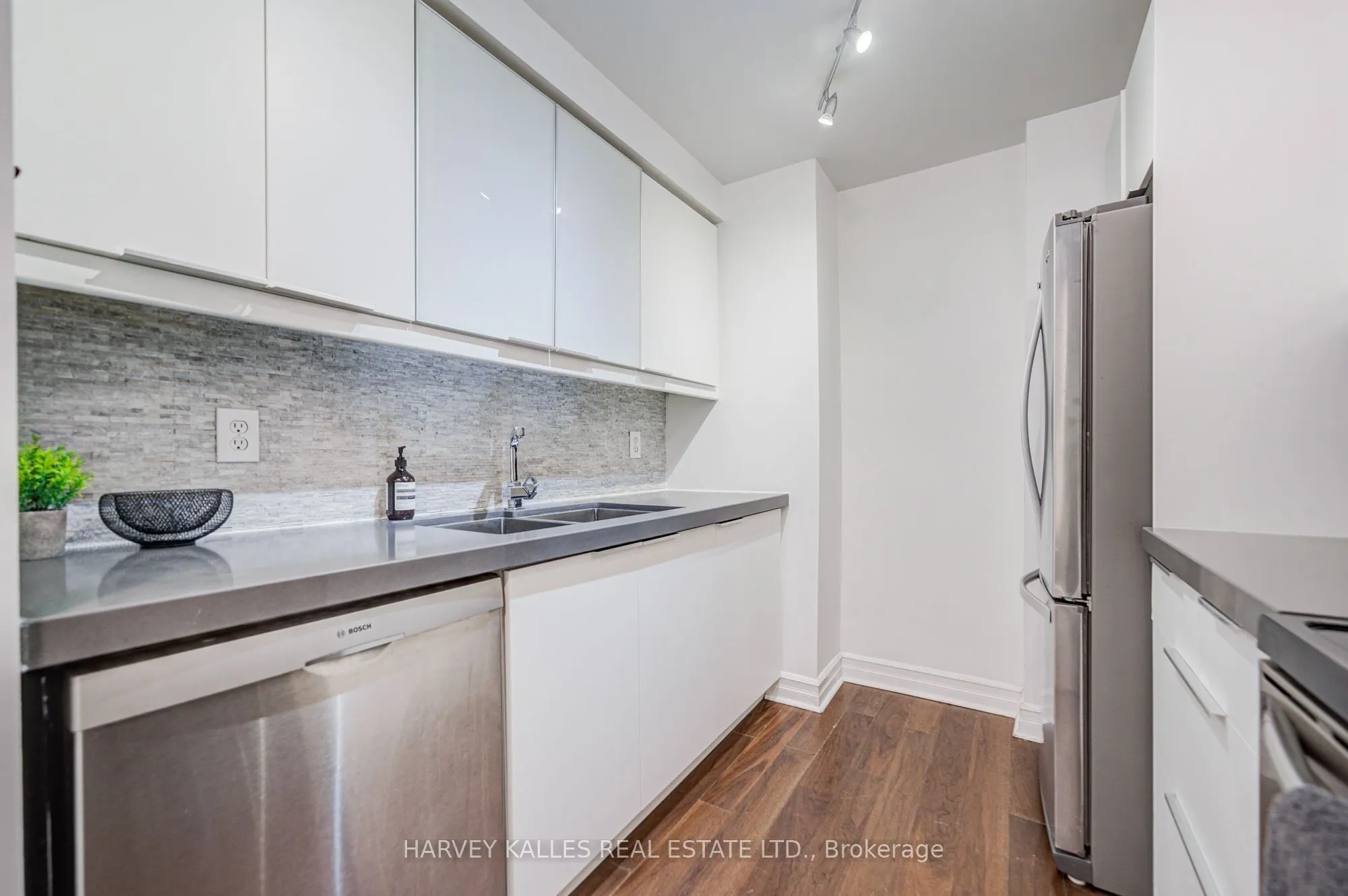 5 Rosehill Avenue #910