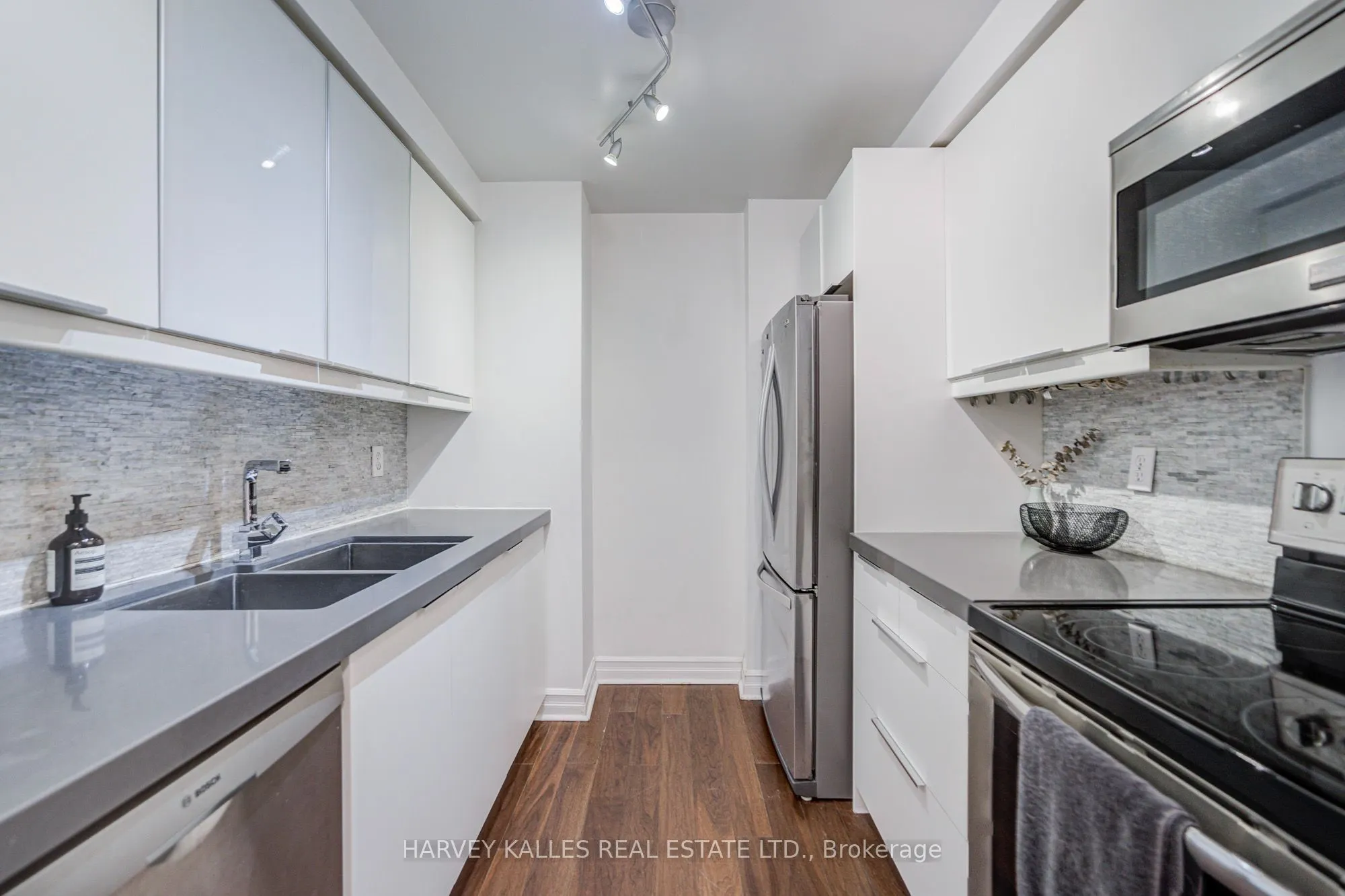 5 Rosehill Avenue #910