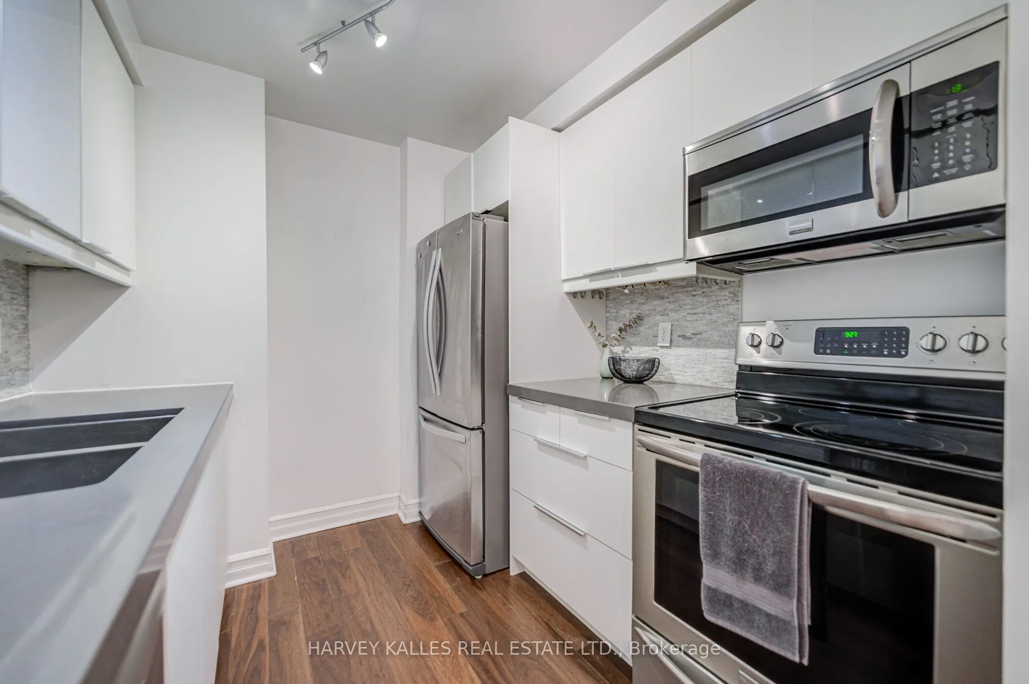 5 Rosehill Avenue #910