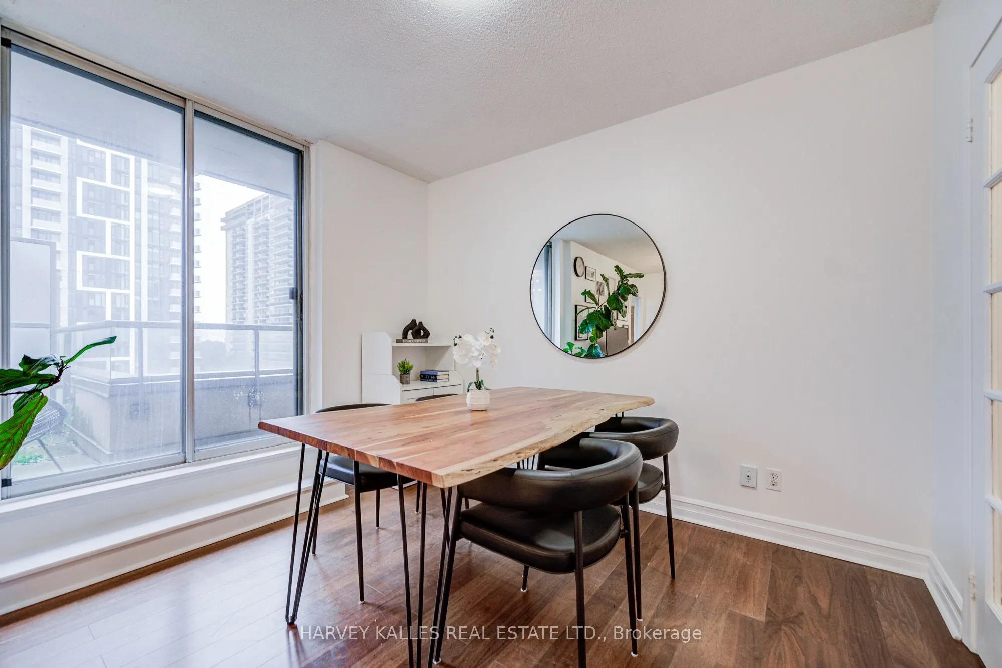 5 Rosehill Avenue #910
