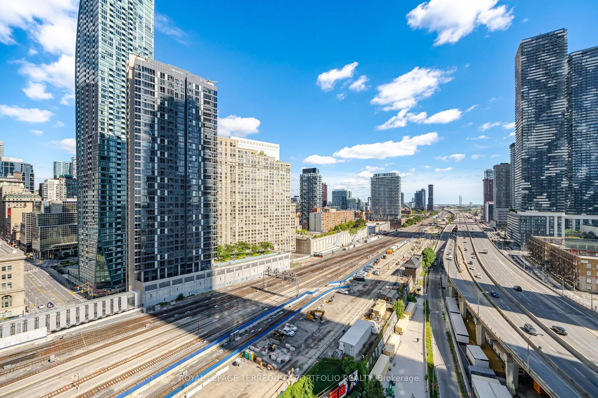 18 Yonge Street #1807