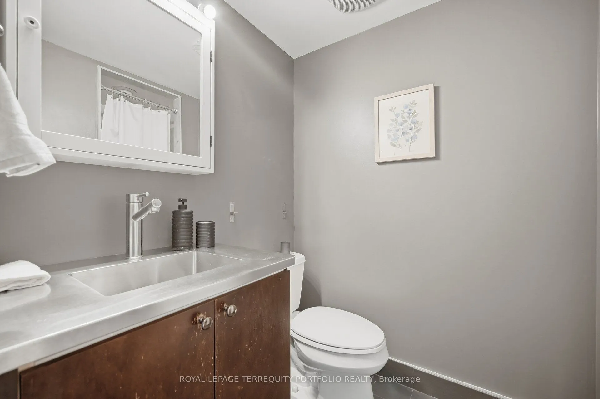 18 Yonge Street #1807