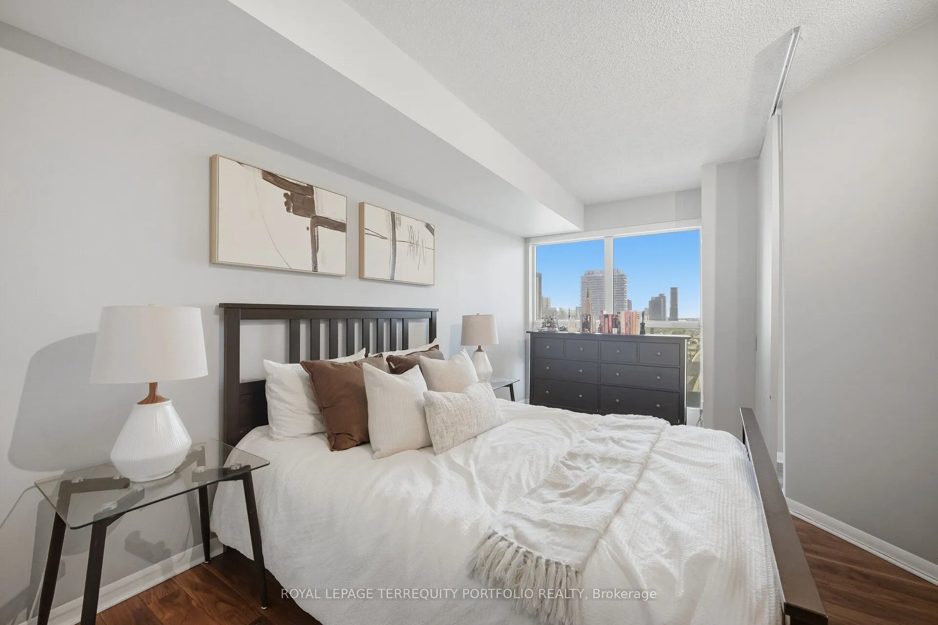 18 Yonge Street #1807