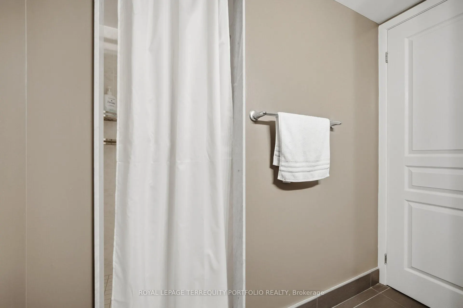 18 Yonge Street #1807
