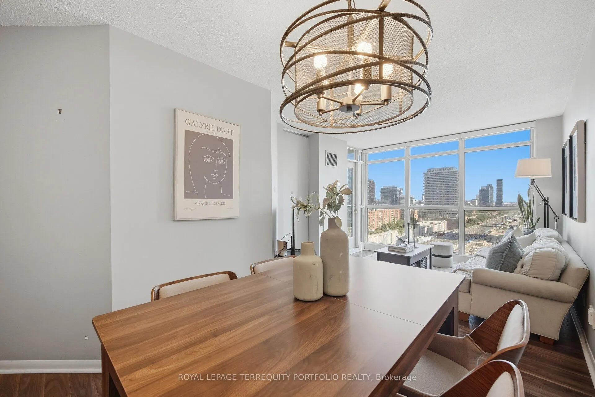 18 Yonge Street #1807