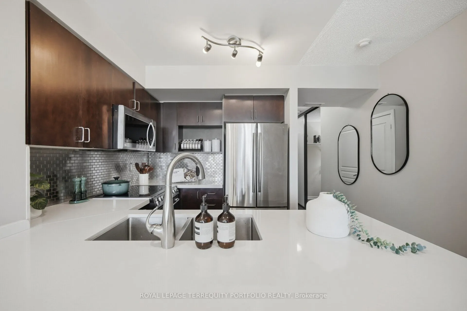 18 Yonge Street #1807