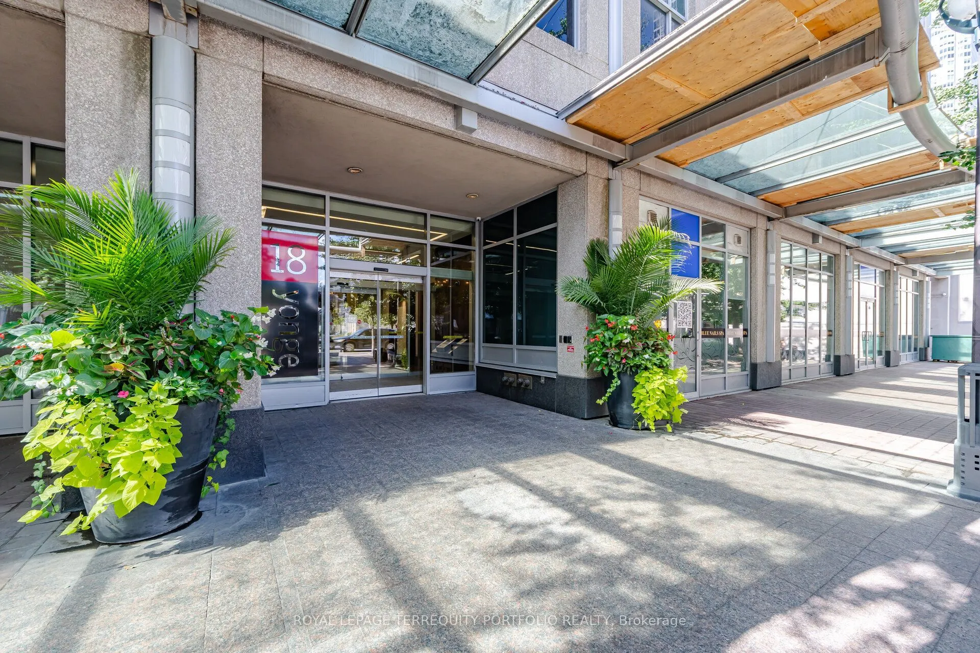 18 Yonge Street #1807