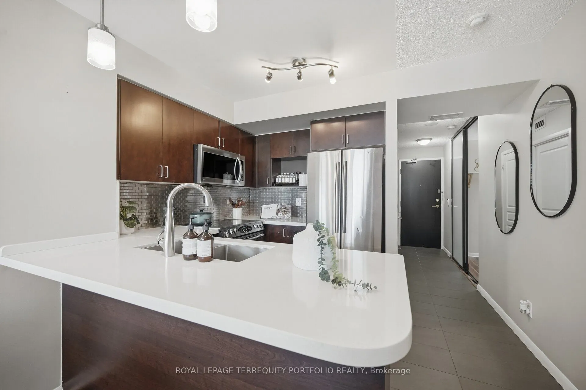 18 Yonge Street #1807