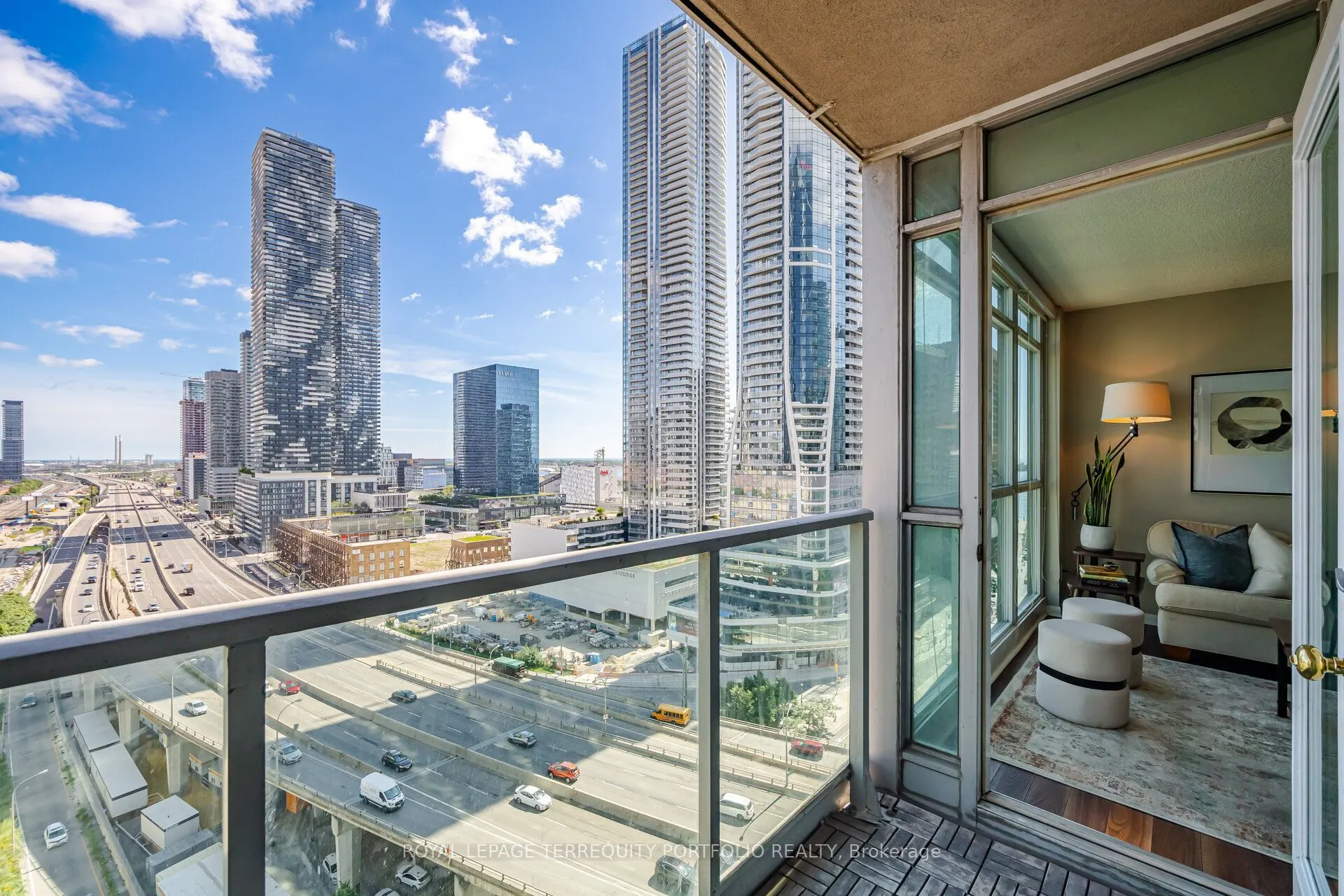 18 Yonge Street #1807