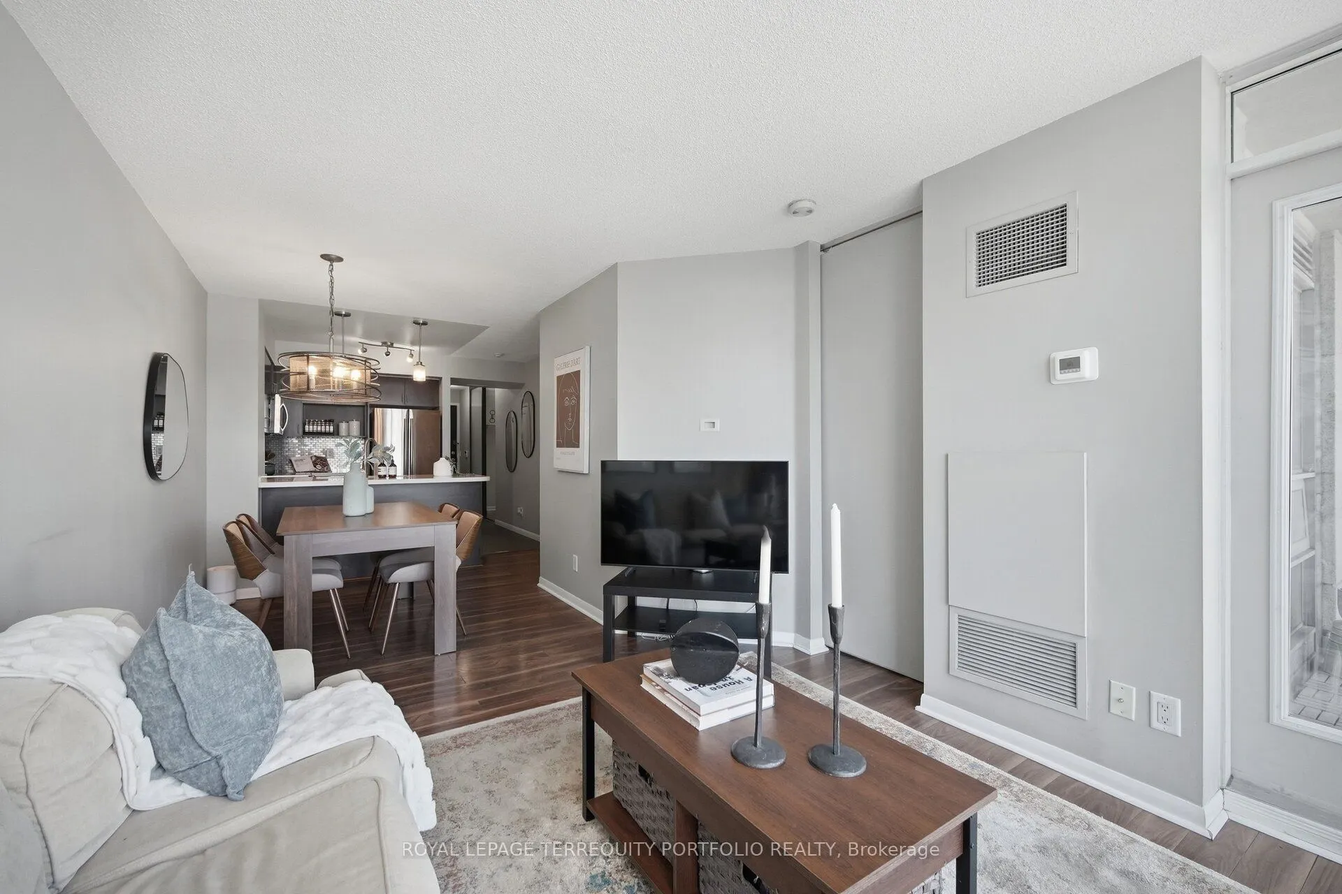 18 Yonge Street #1807