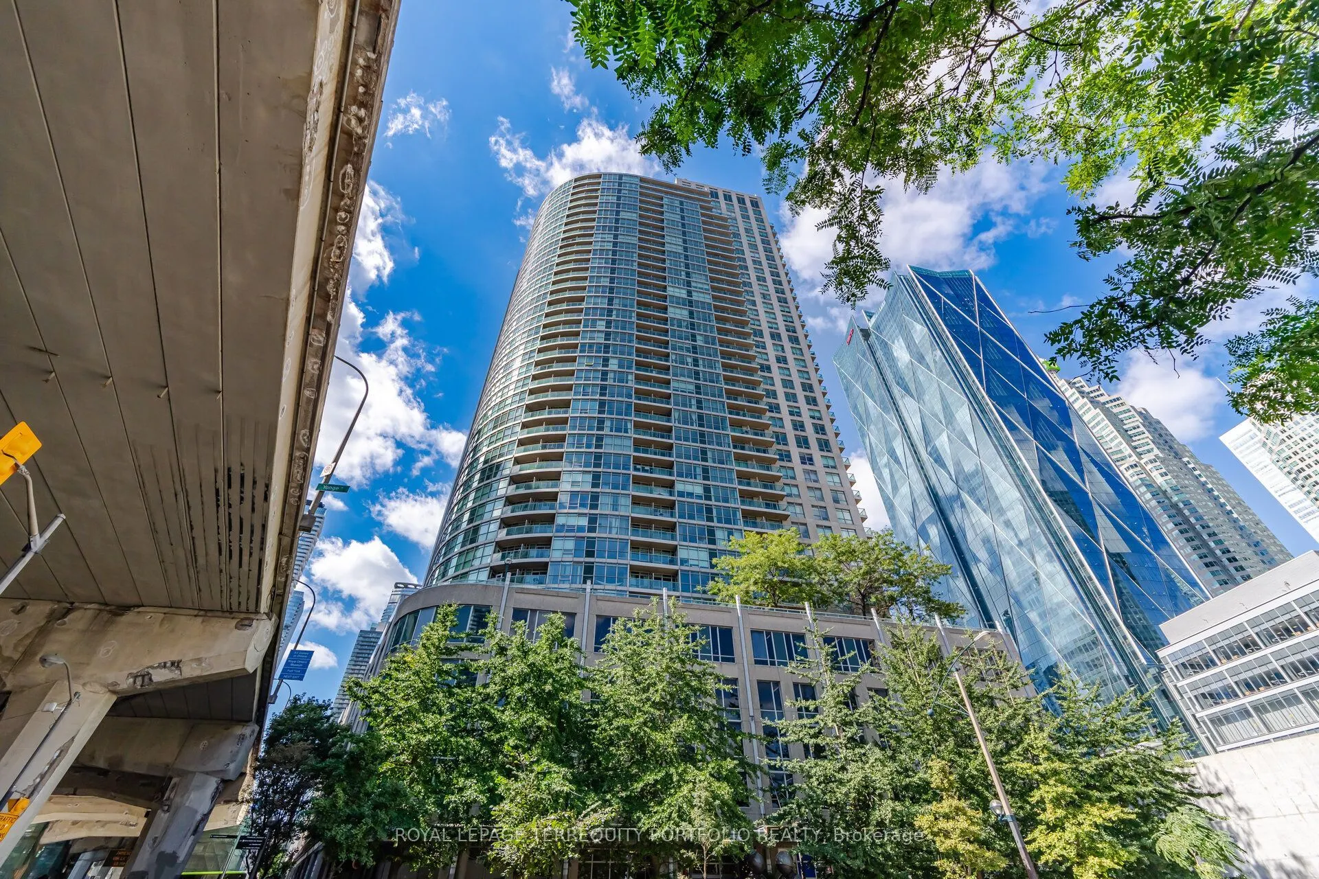 18 Yonge Street #1807