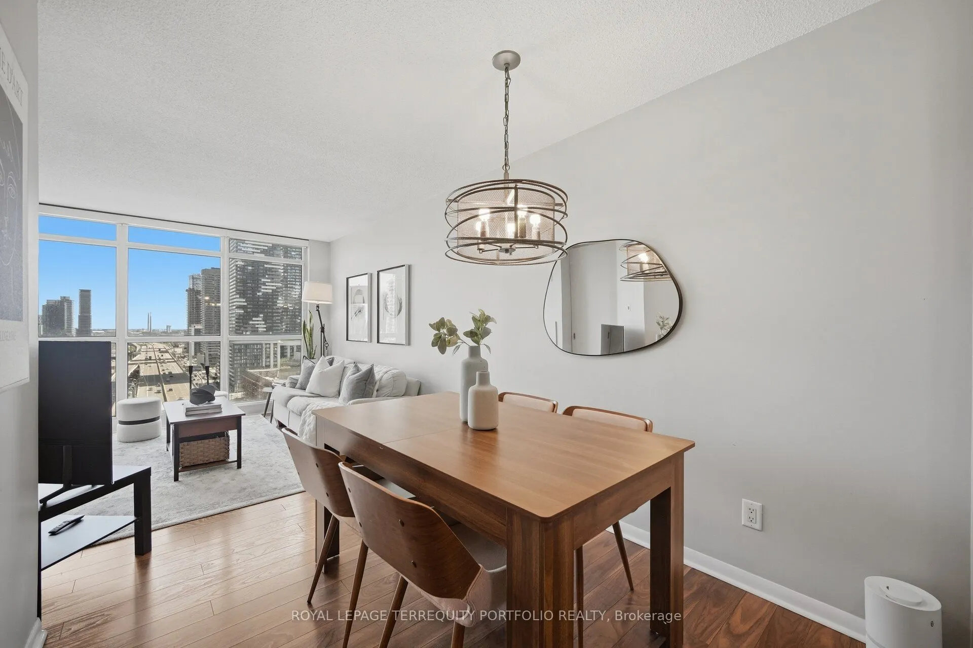 18 Yonge Street #1807