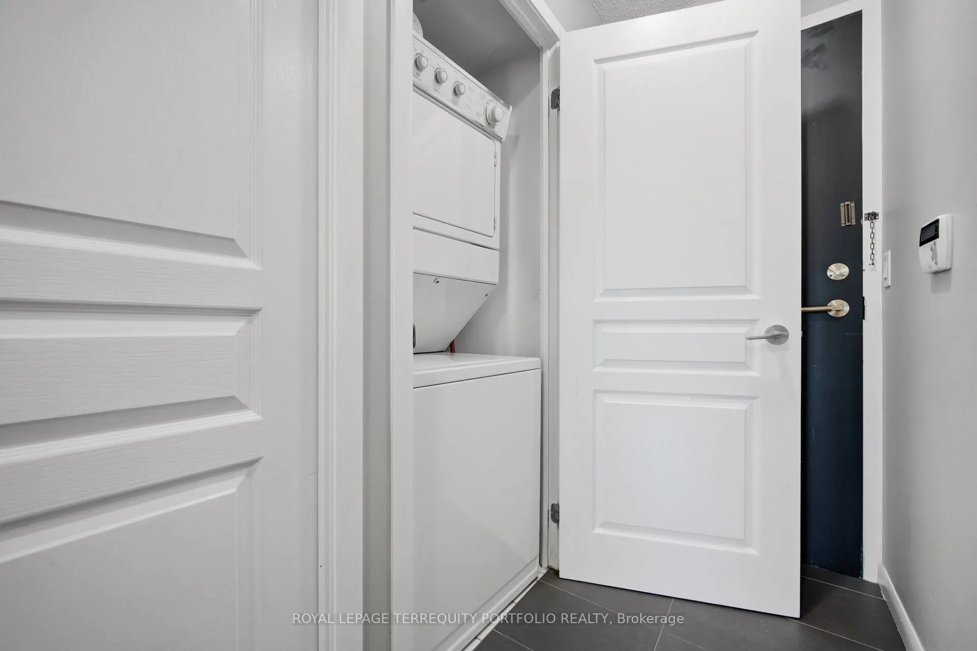 18 Yonge Street #1807