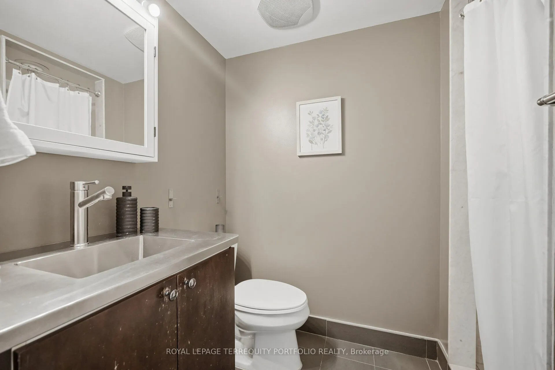 18 Yonge Street #1807