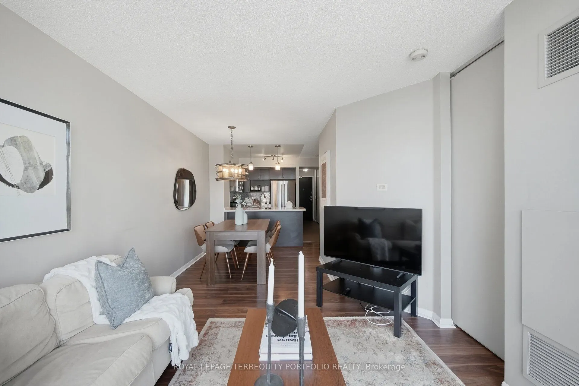 18 Yonge Street #1807