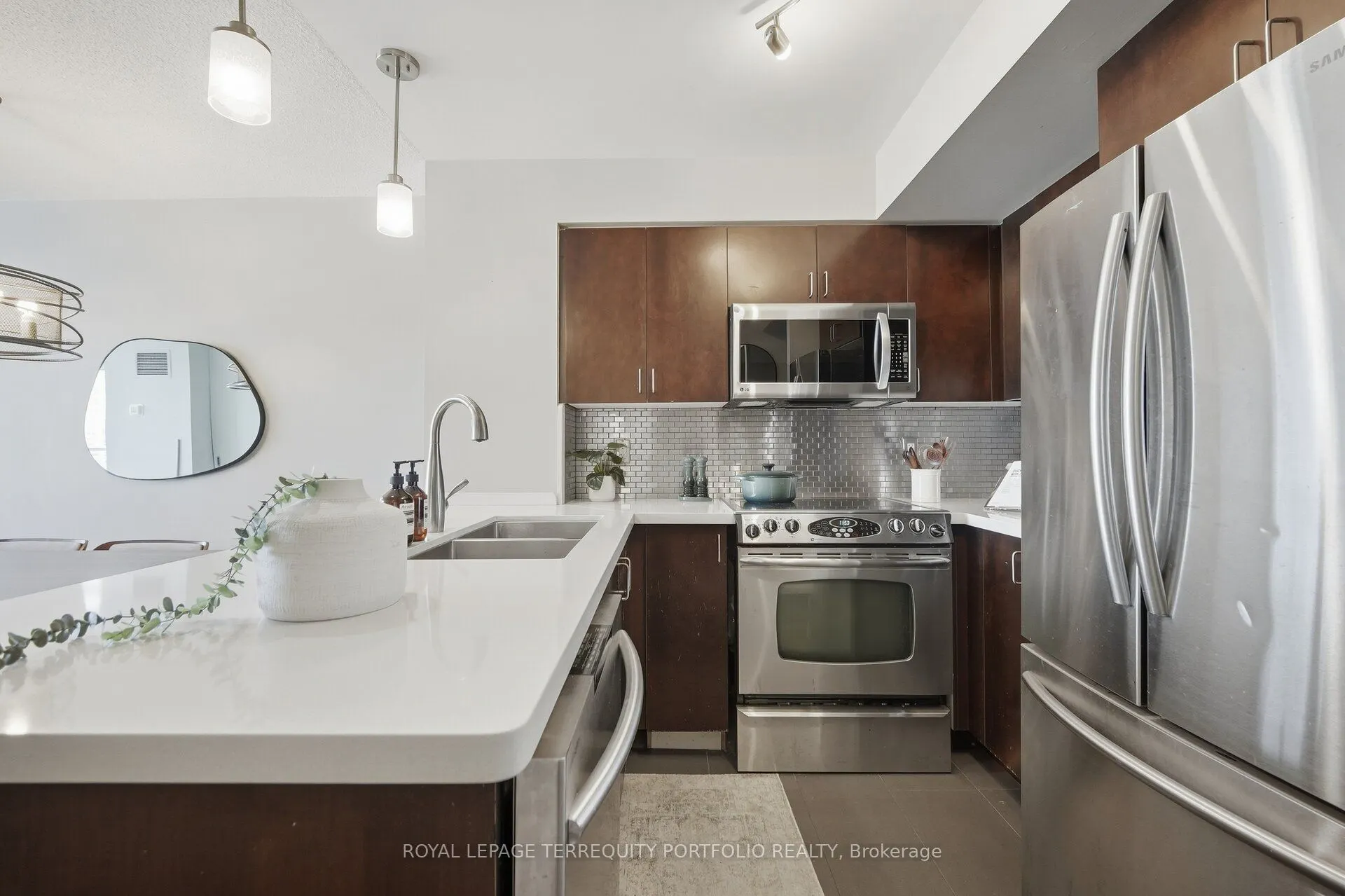 18 Yonge Street #1807
