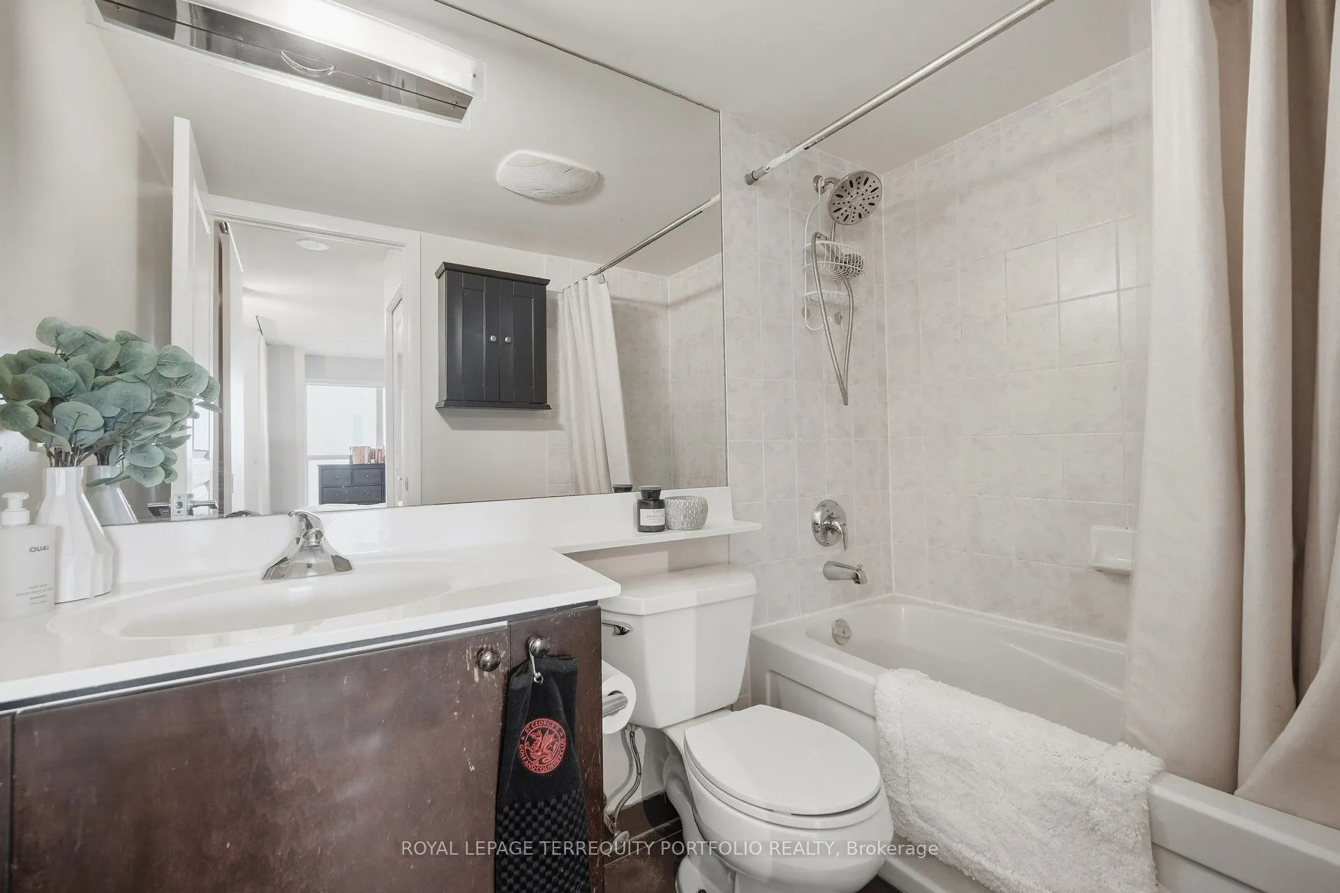 18 Yonge Street #1807