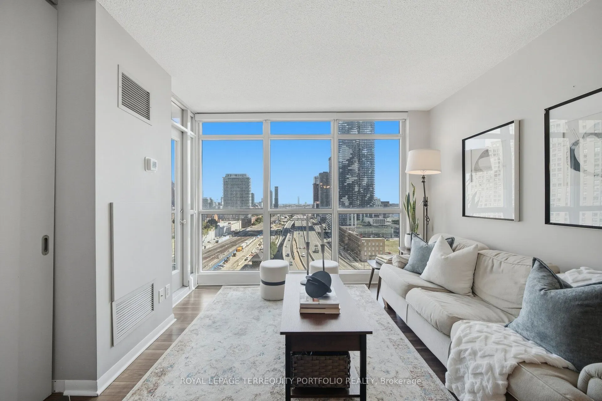 18 Yonge Street #1807