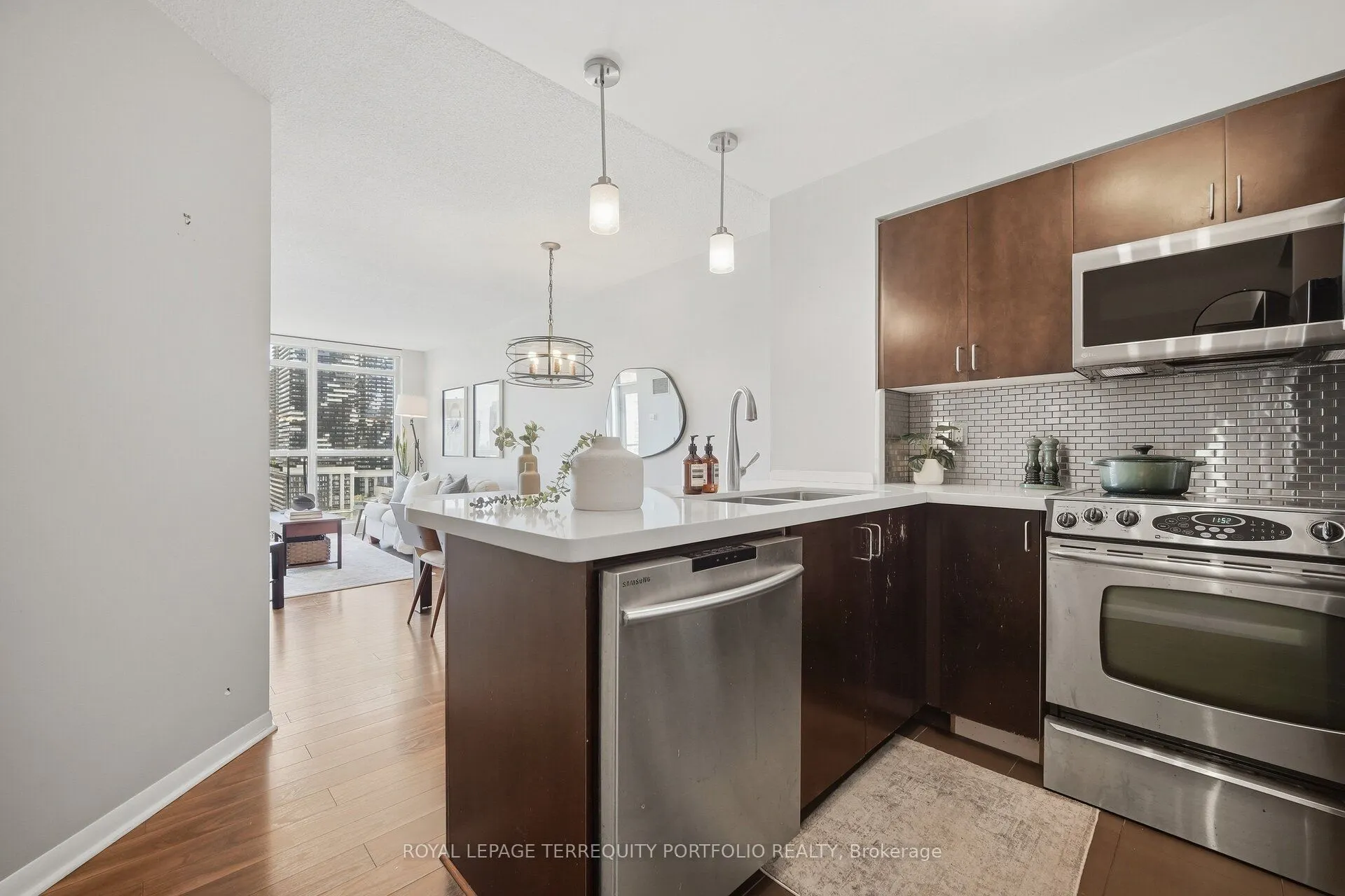 18 Yonge Street #1807