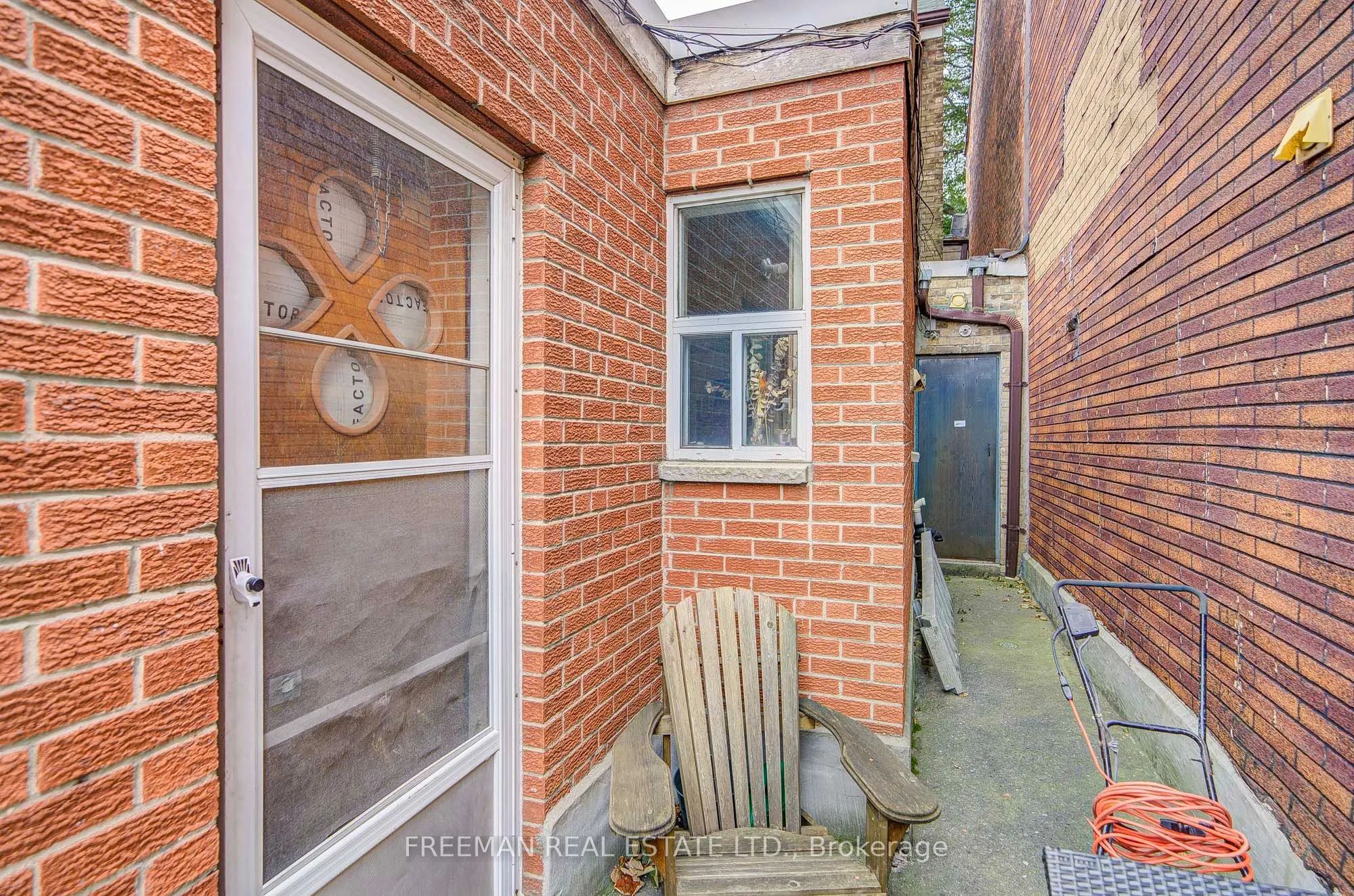 492 Manning Avenue