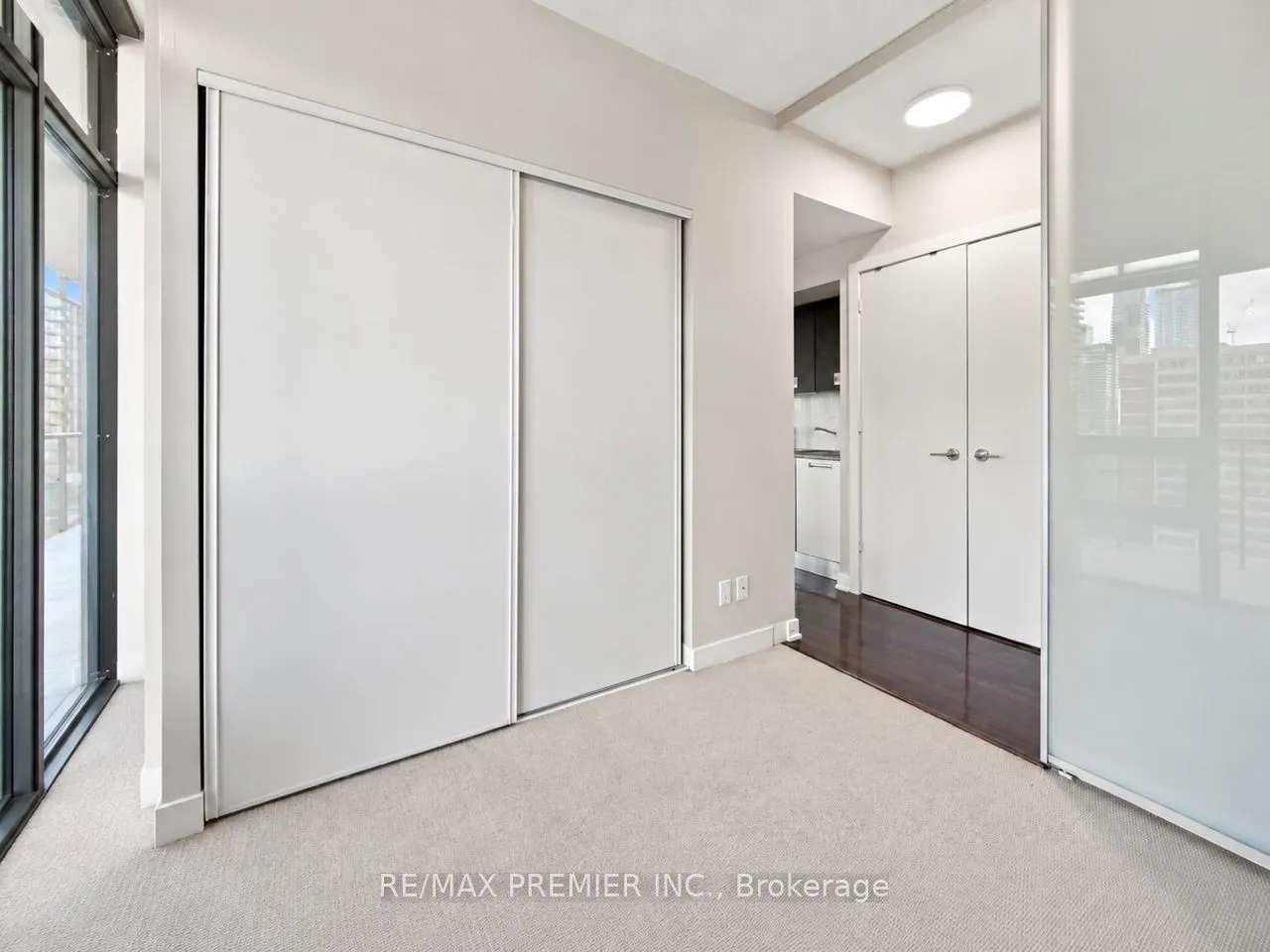 33 Charles Street E #1405