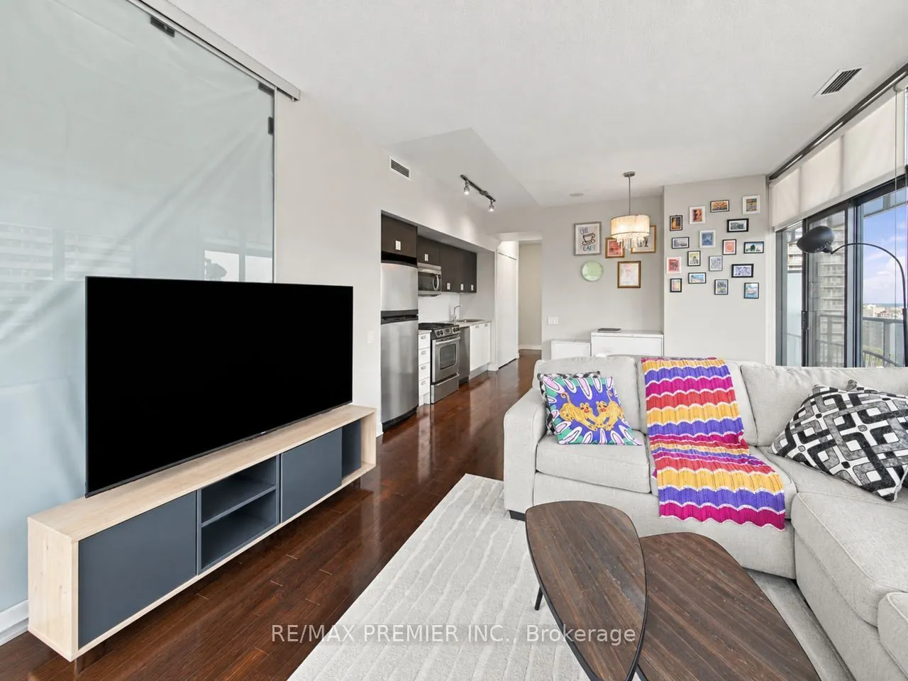 33 Charles Street E #1405