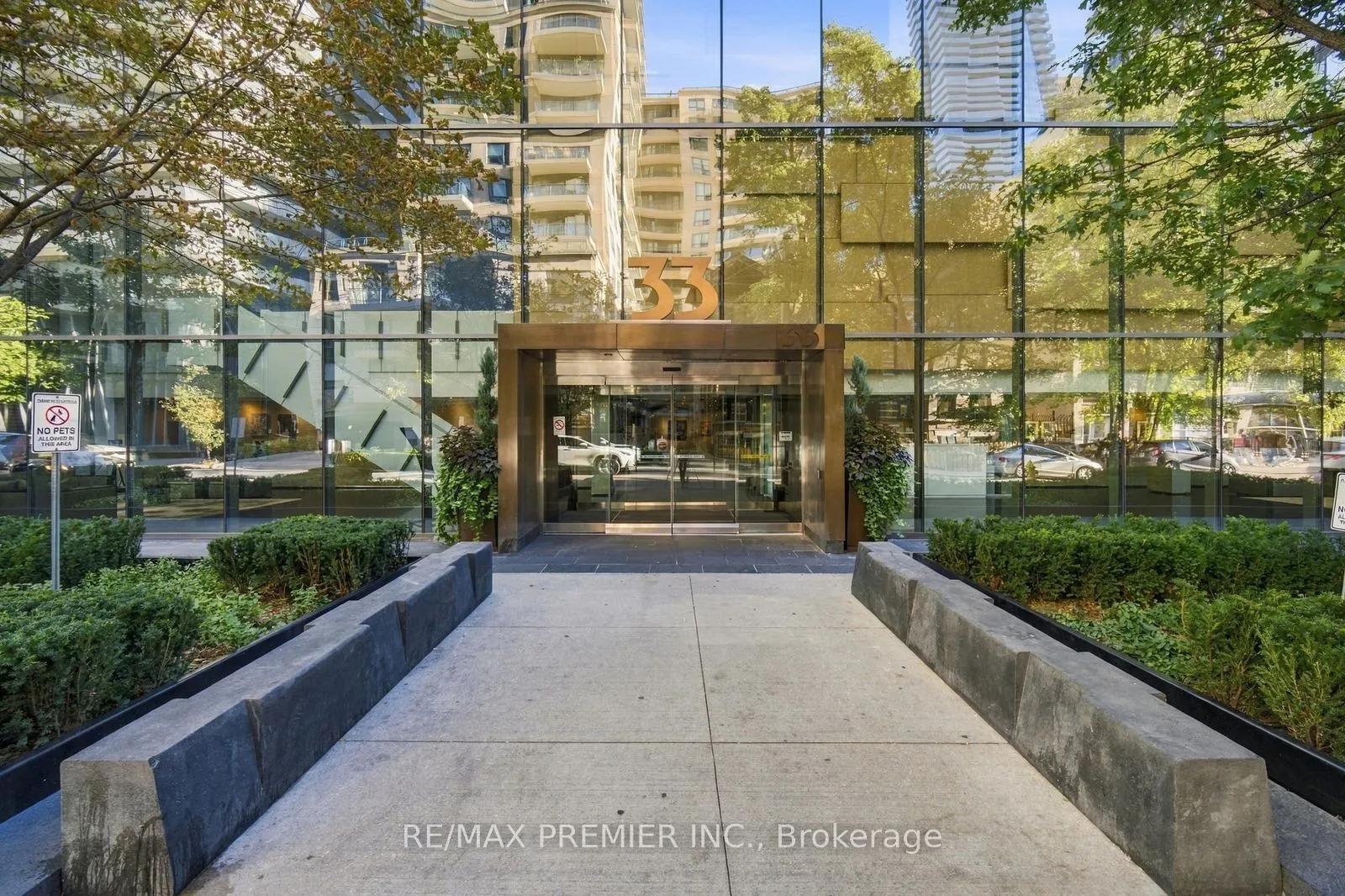 33 Charles Street E #1405