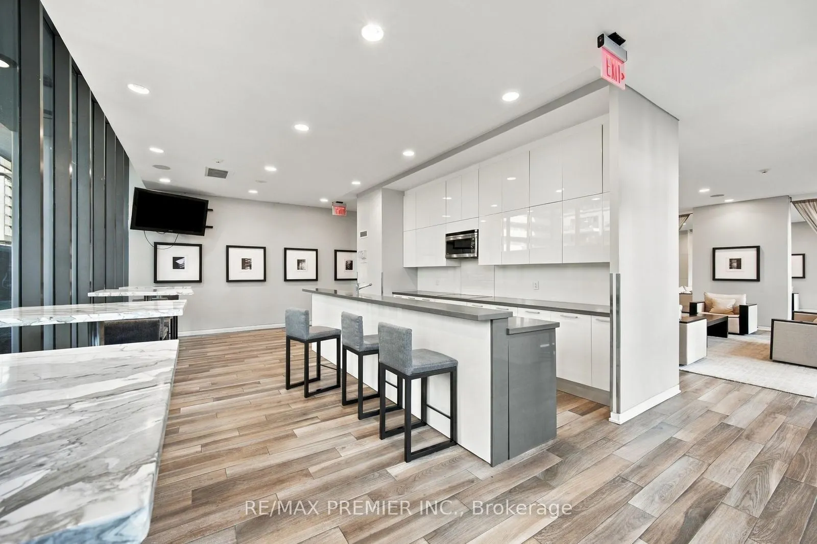 33 Charles Street E #1405