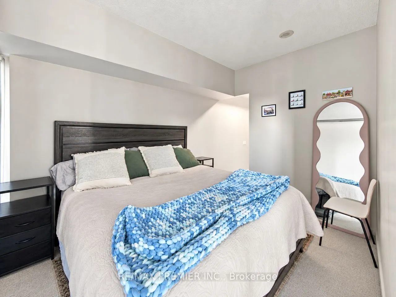 33 Charles Street E #1405