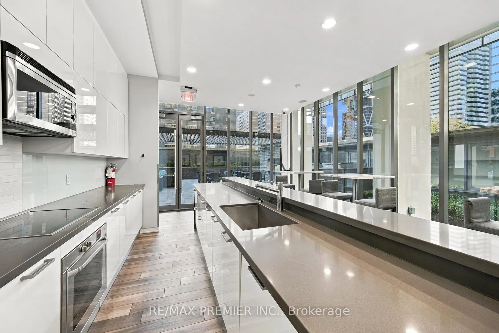 33 Charles Street E #1405