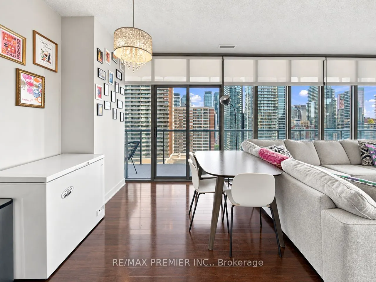 33 Charles Street E #1405