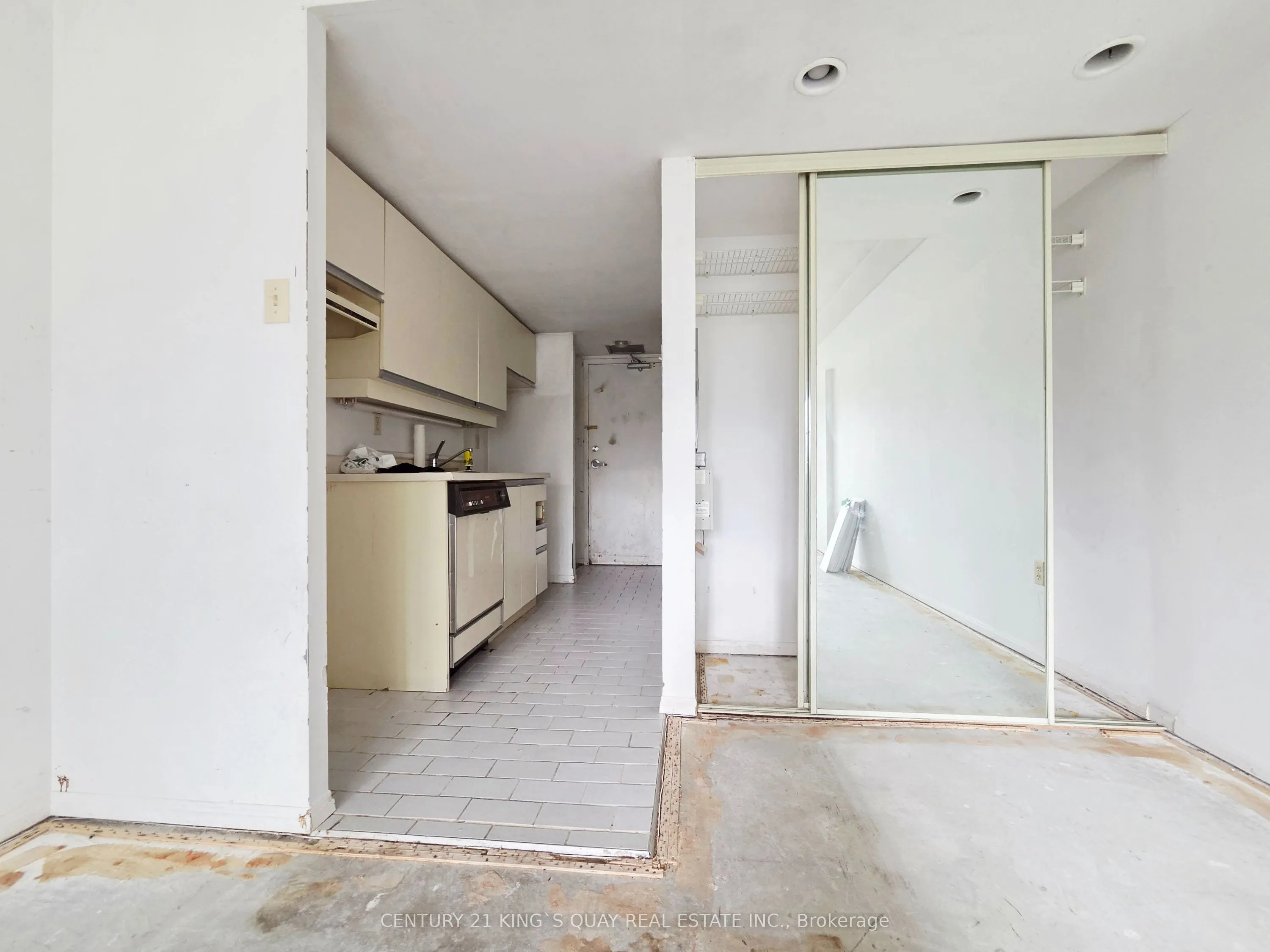 705 King Street W #409