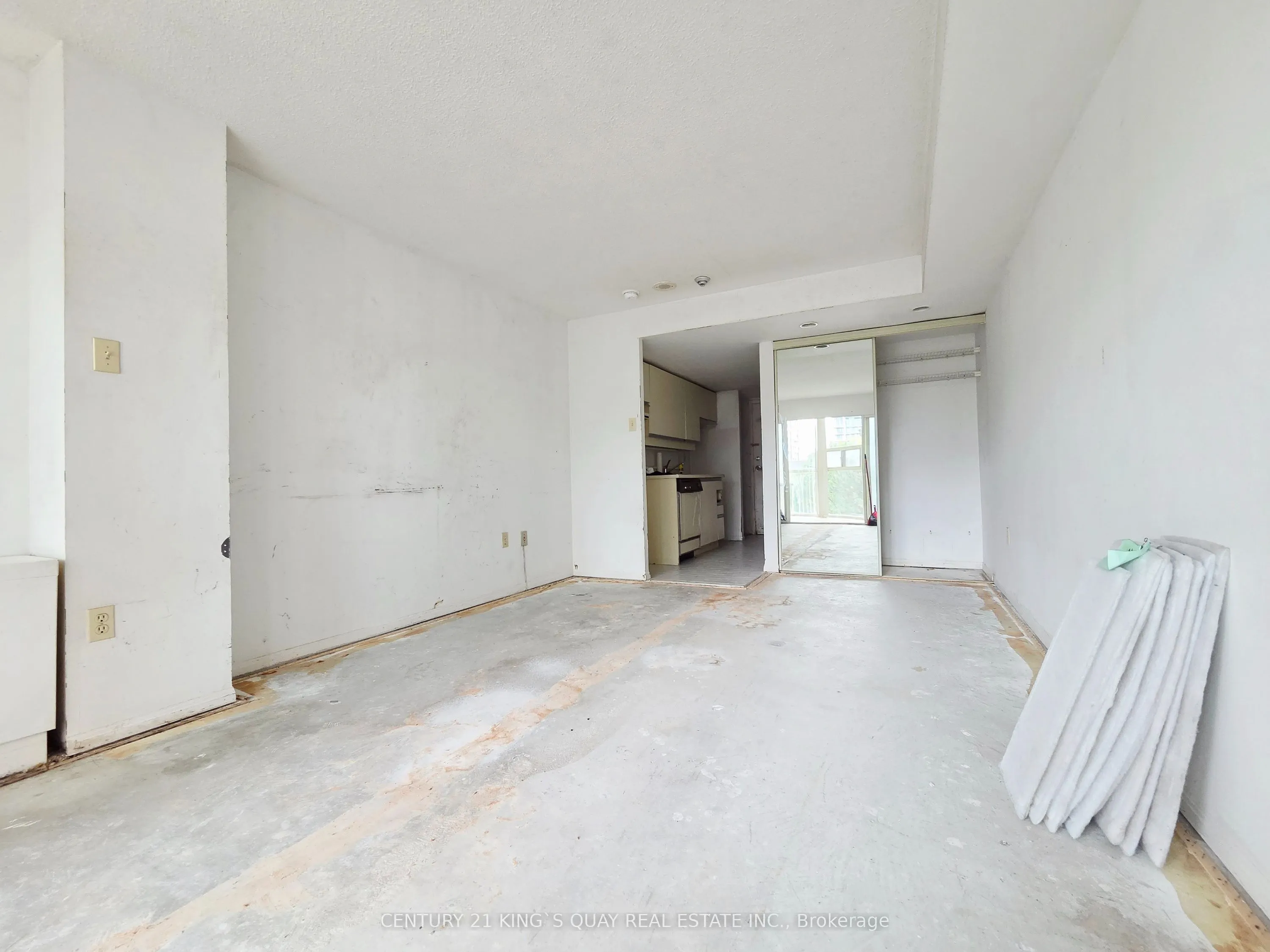 705 King Street W #409