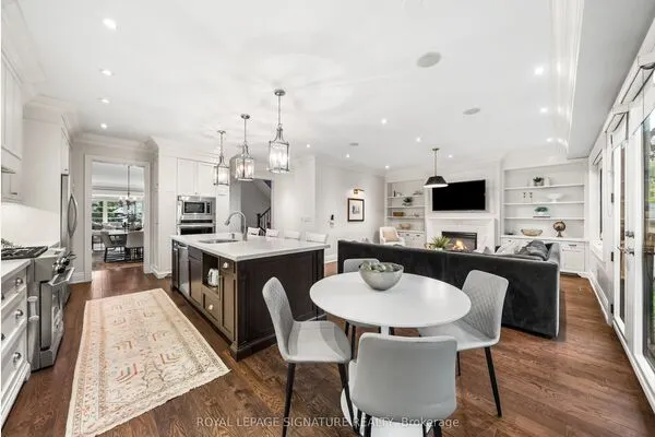 39 Regina Avenue