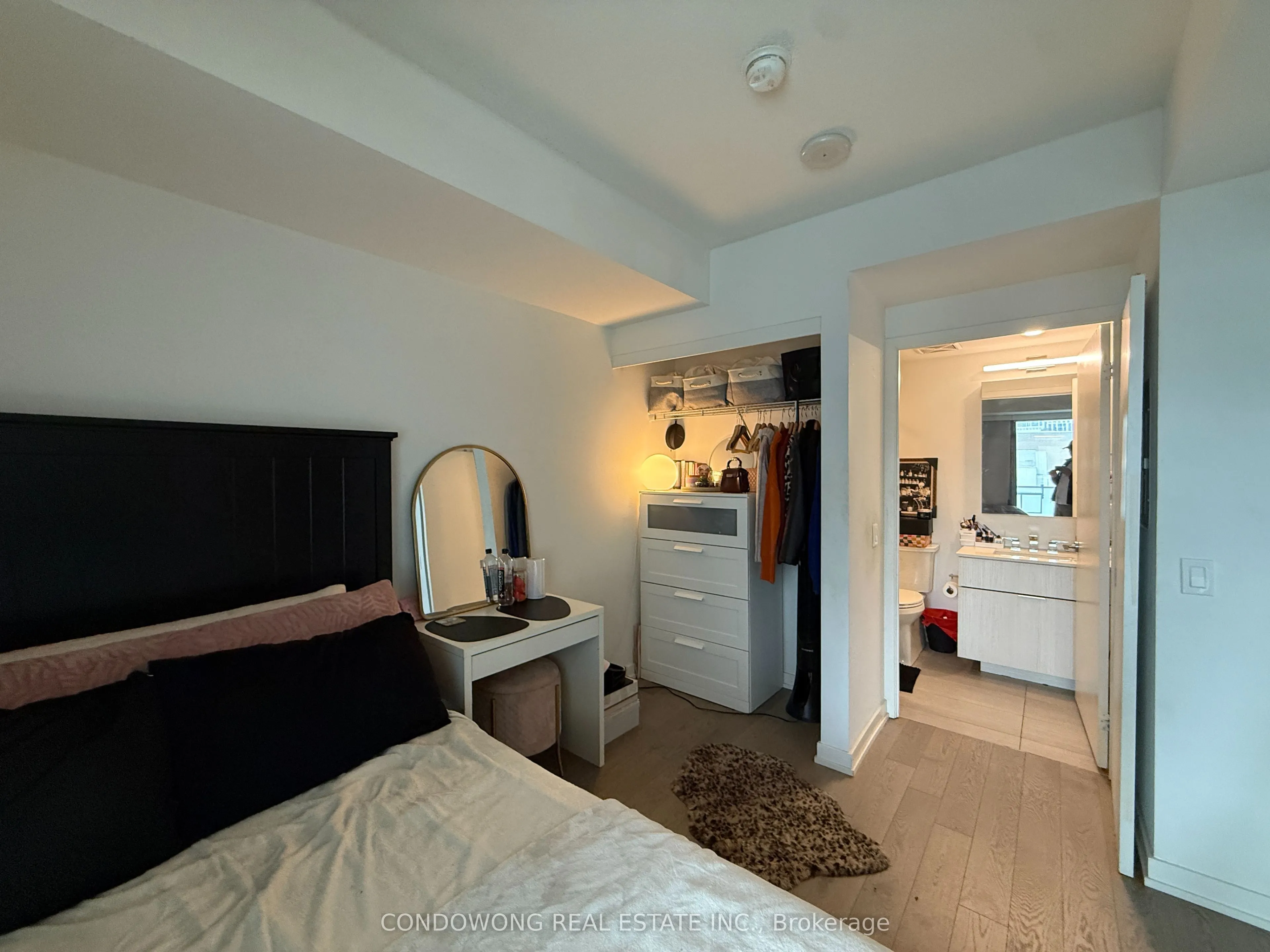25 Richmond Street E #1608