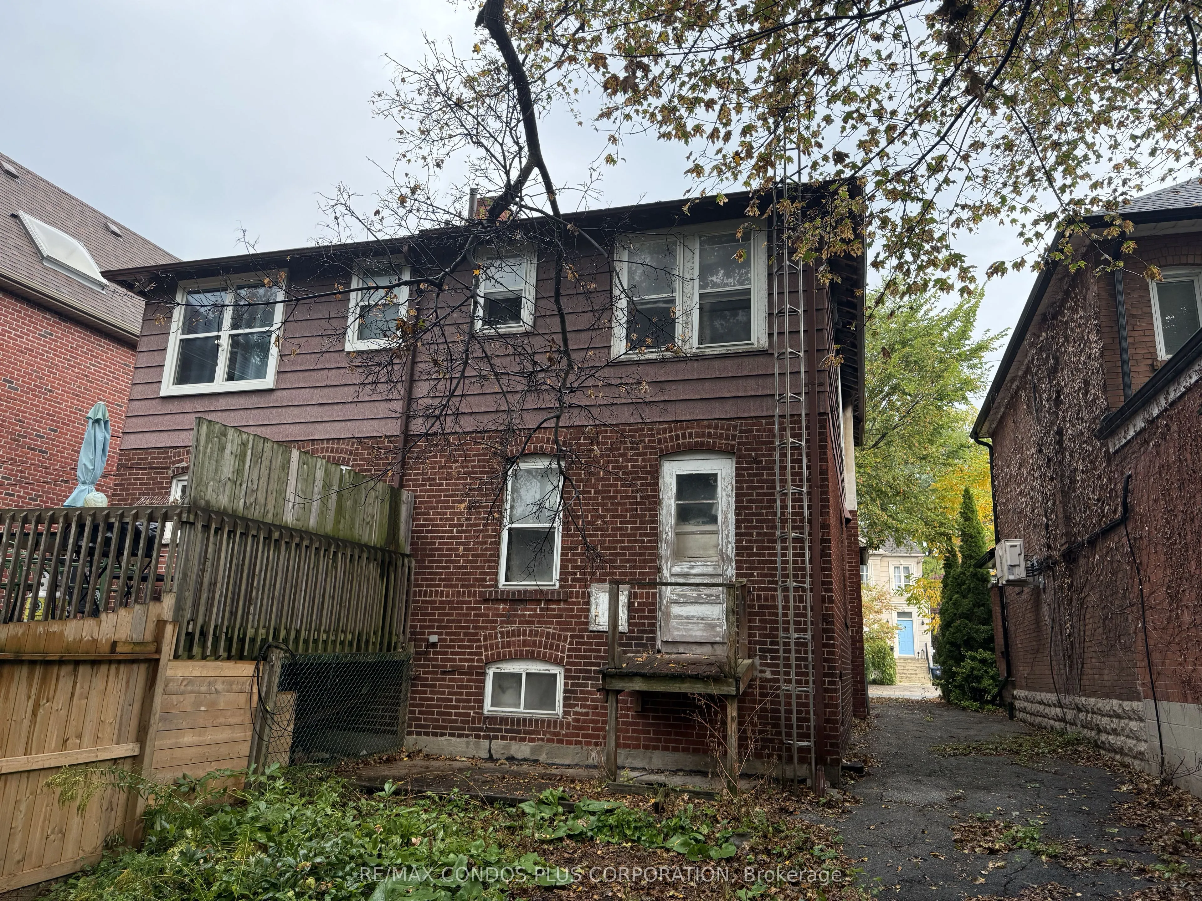 313 Manor Road E