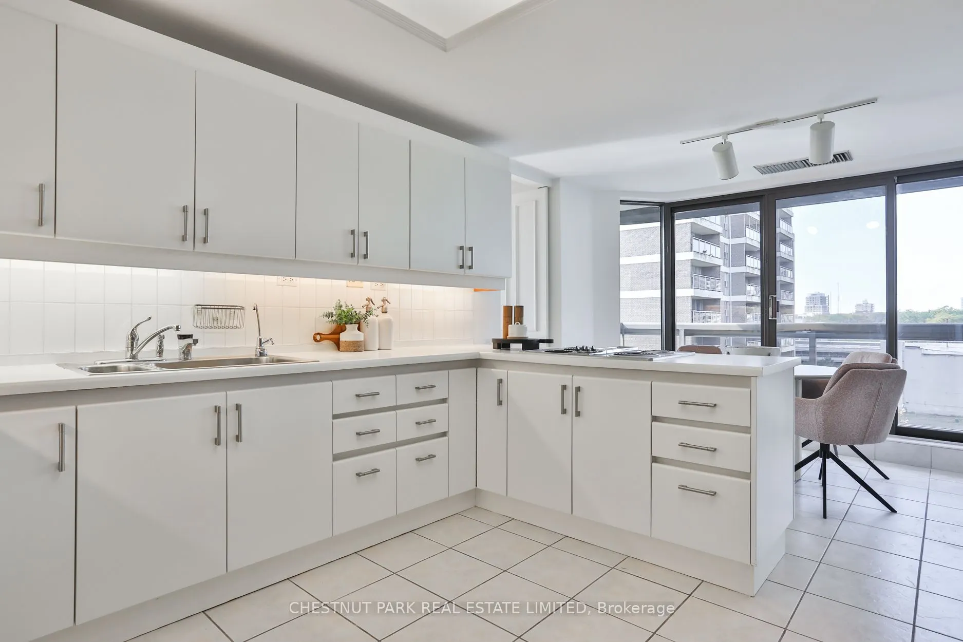 70 Rosehill Avenue #805