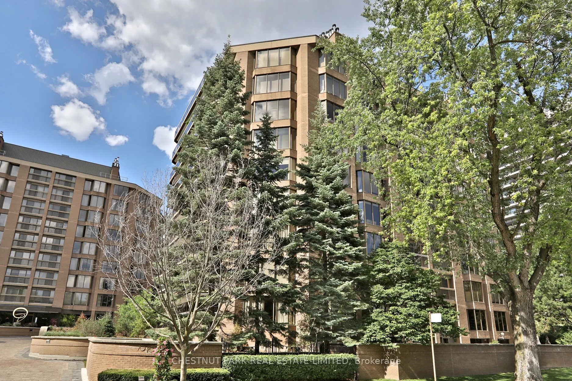 70 Rosehill Avenue #805