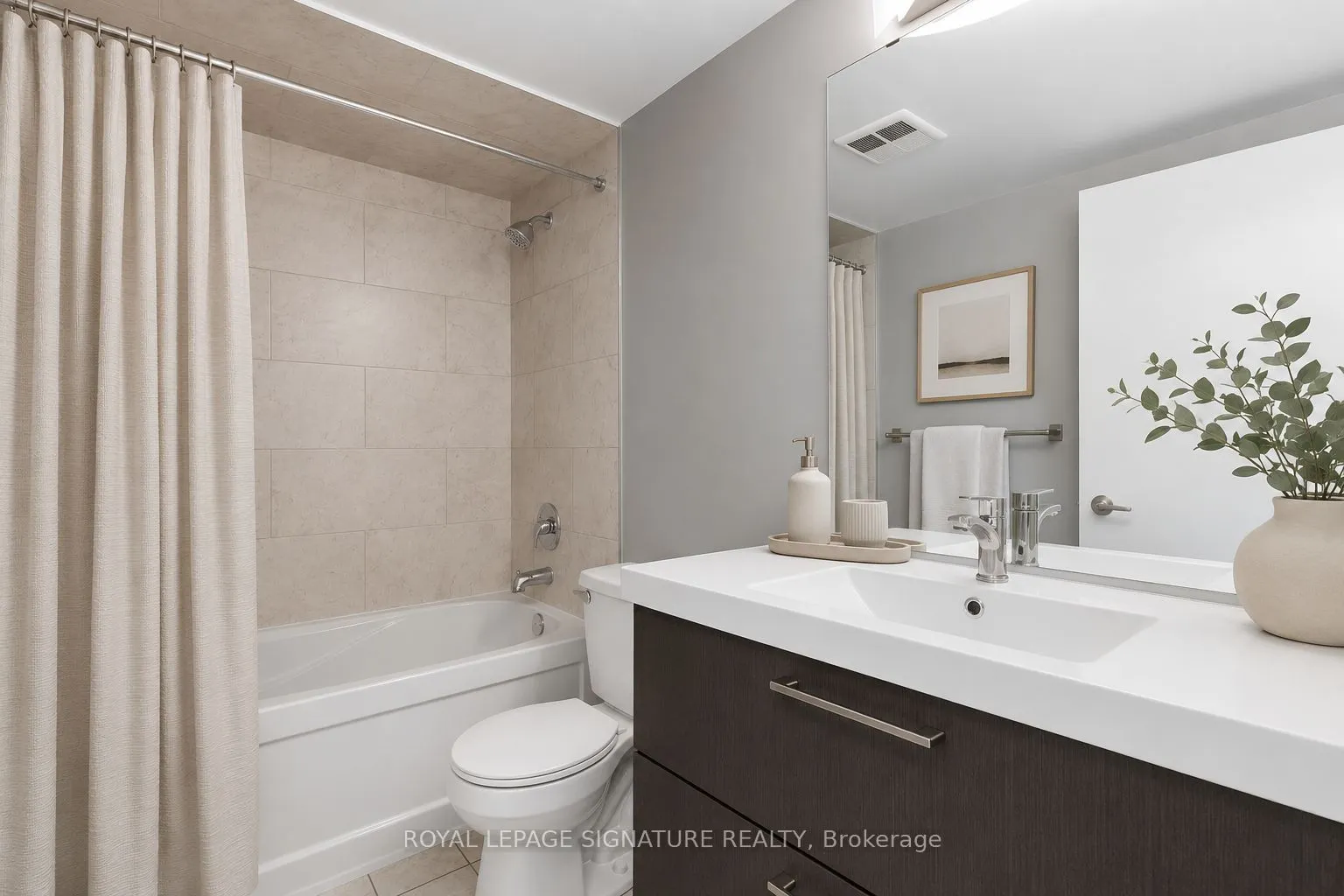 92 King Street E #813