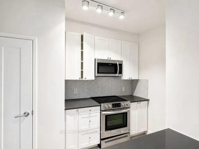105 Isabella Street #107