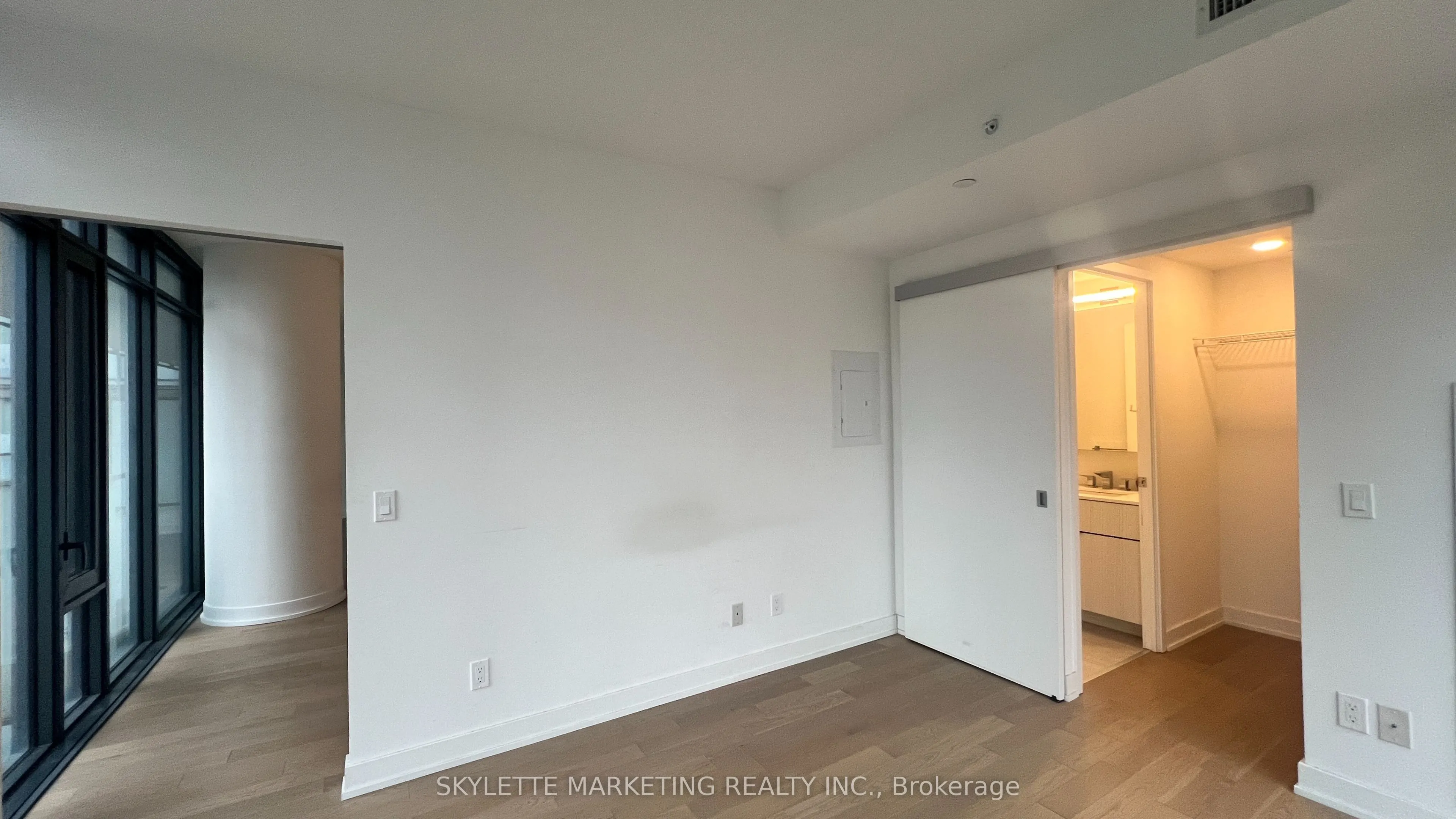 25 Richmond Street E #617