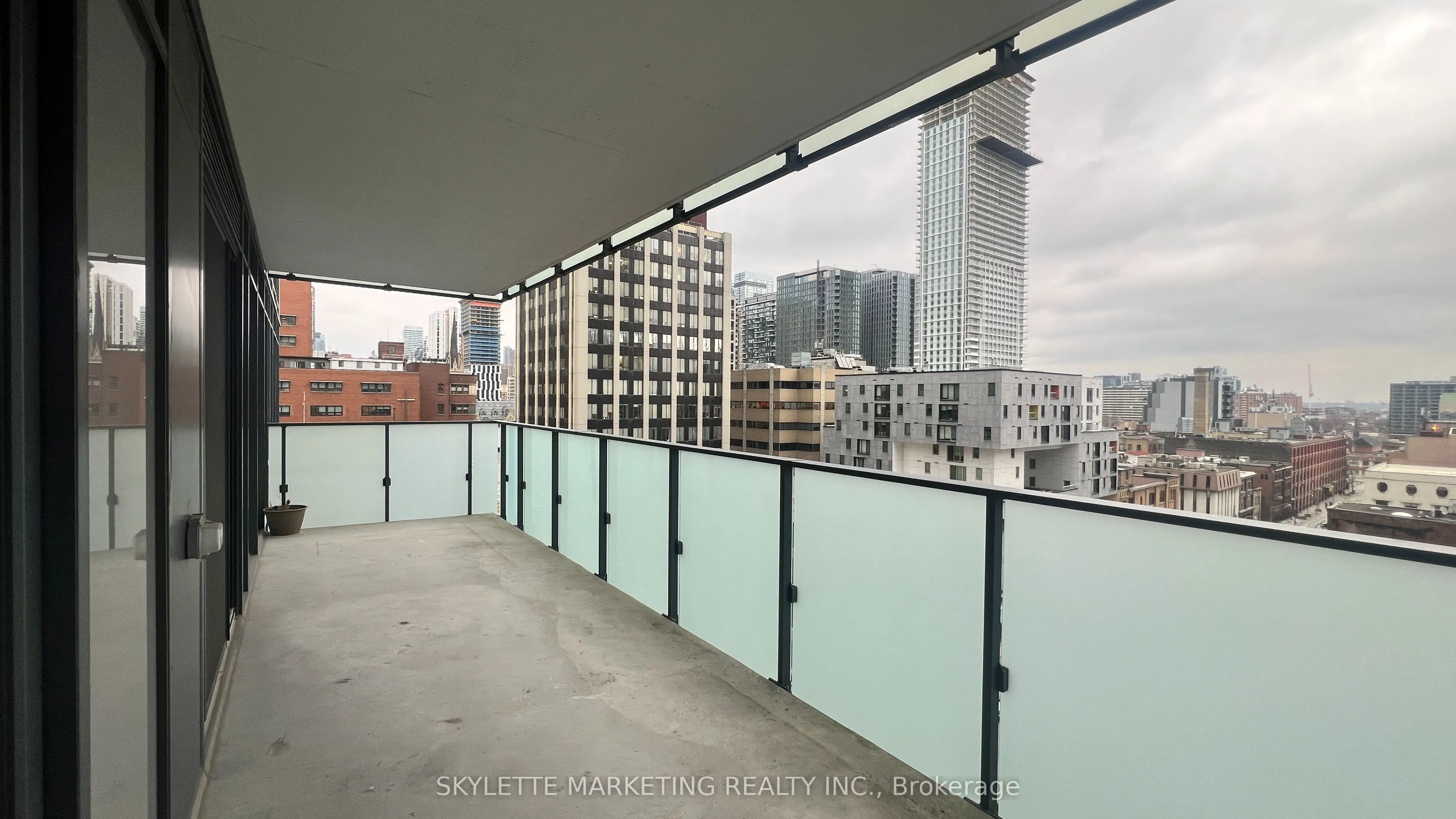 25 Richmond Street E #617