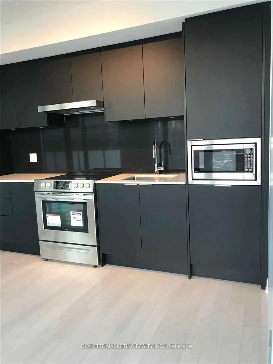 25 Richmond Street E #617