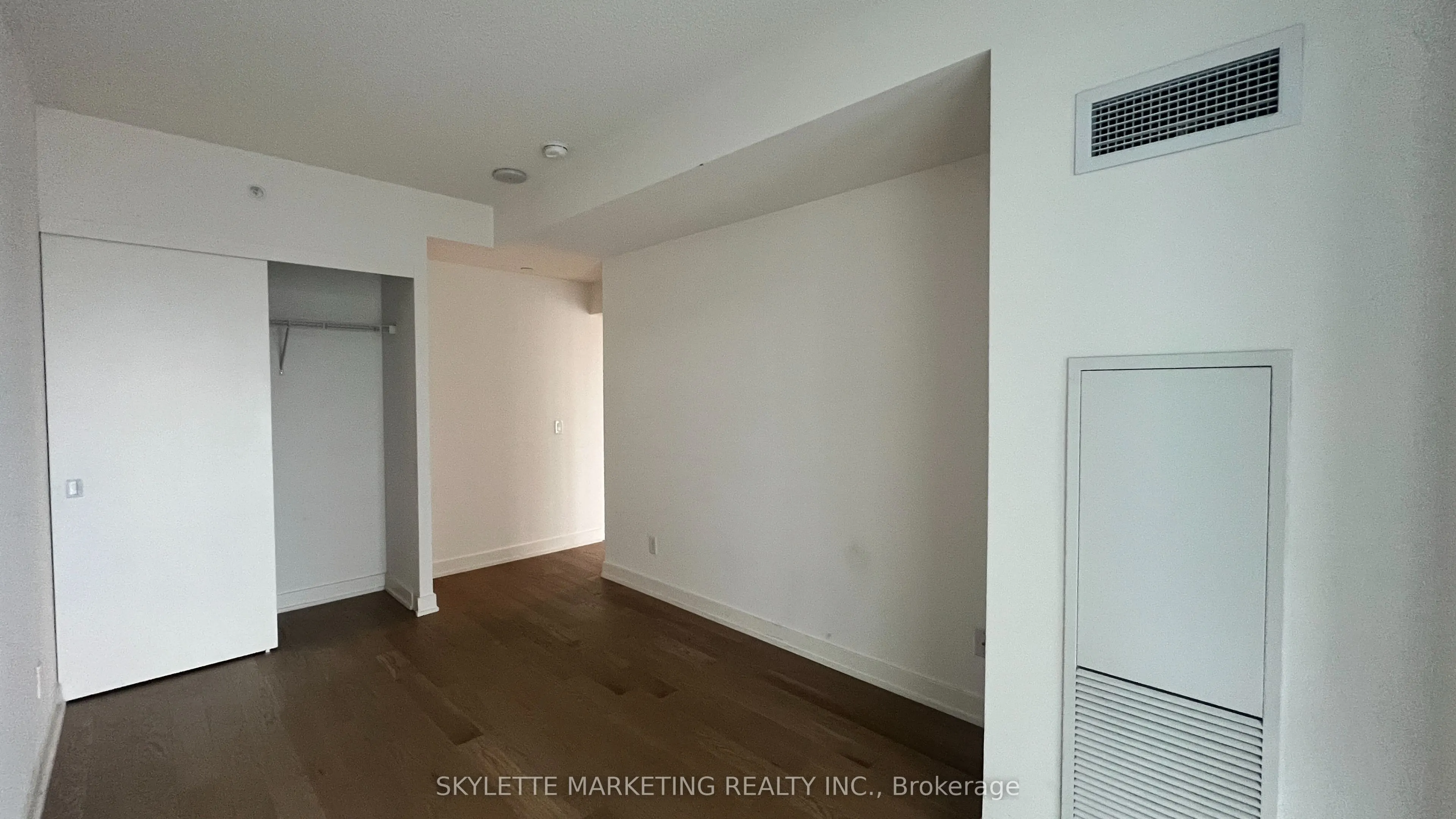 25 Richmond Street E #617