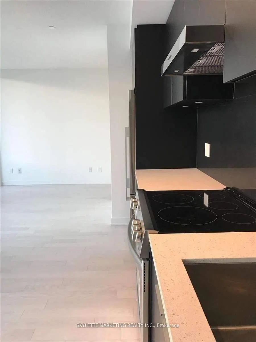 25 Richmond Street E #617