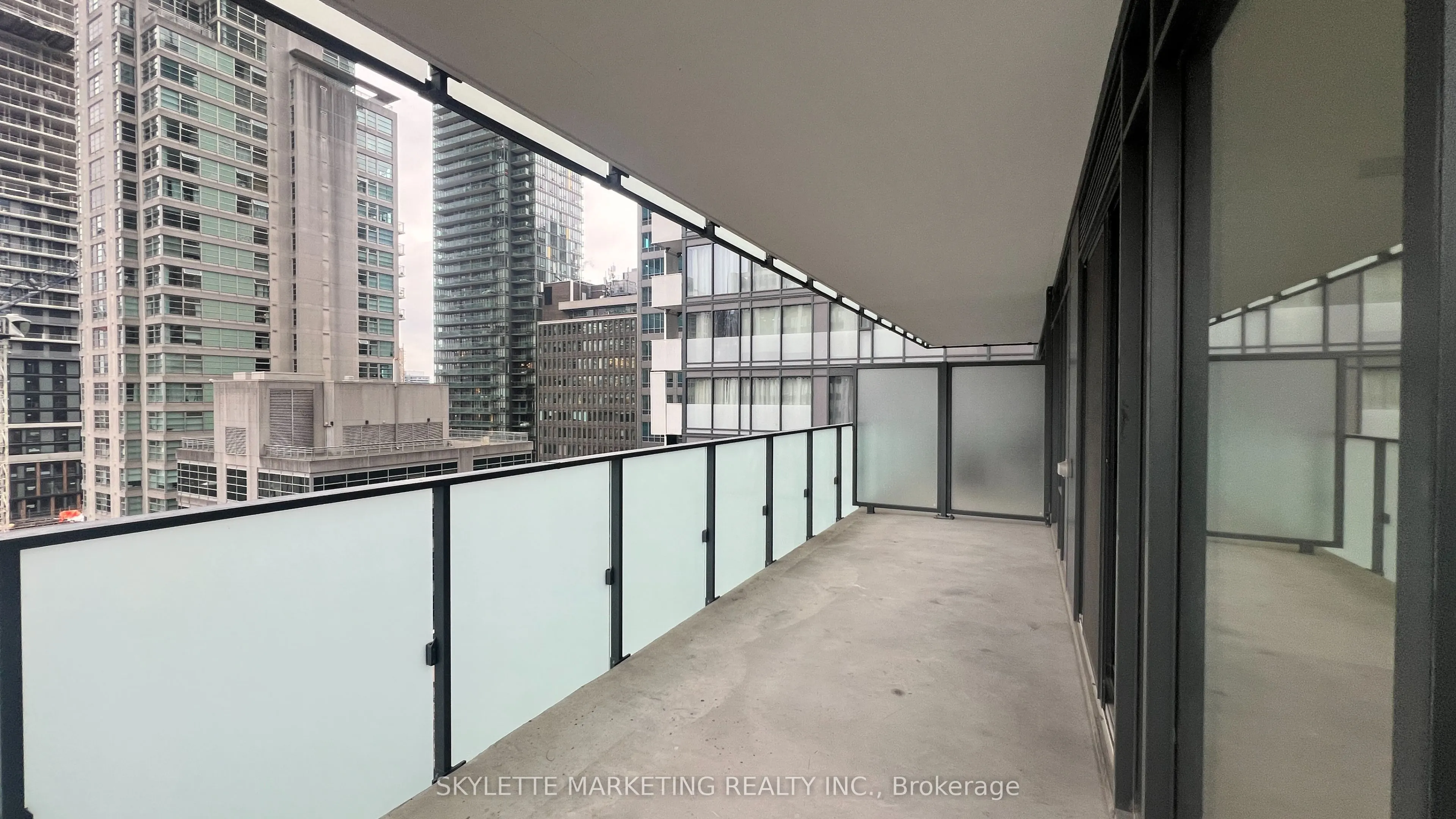 25 Richmond Street E #617