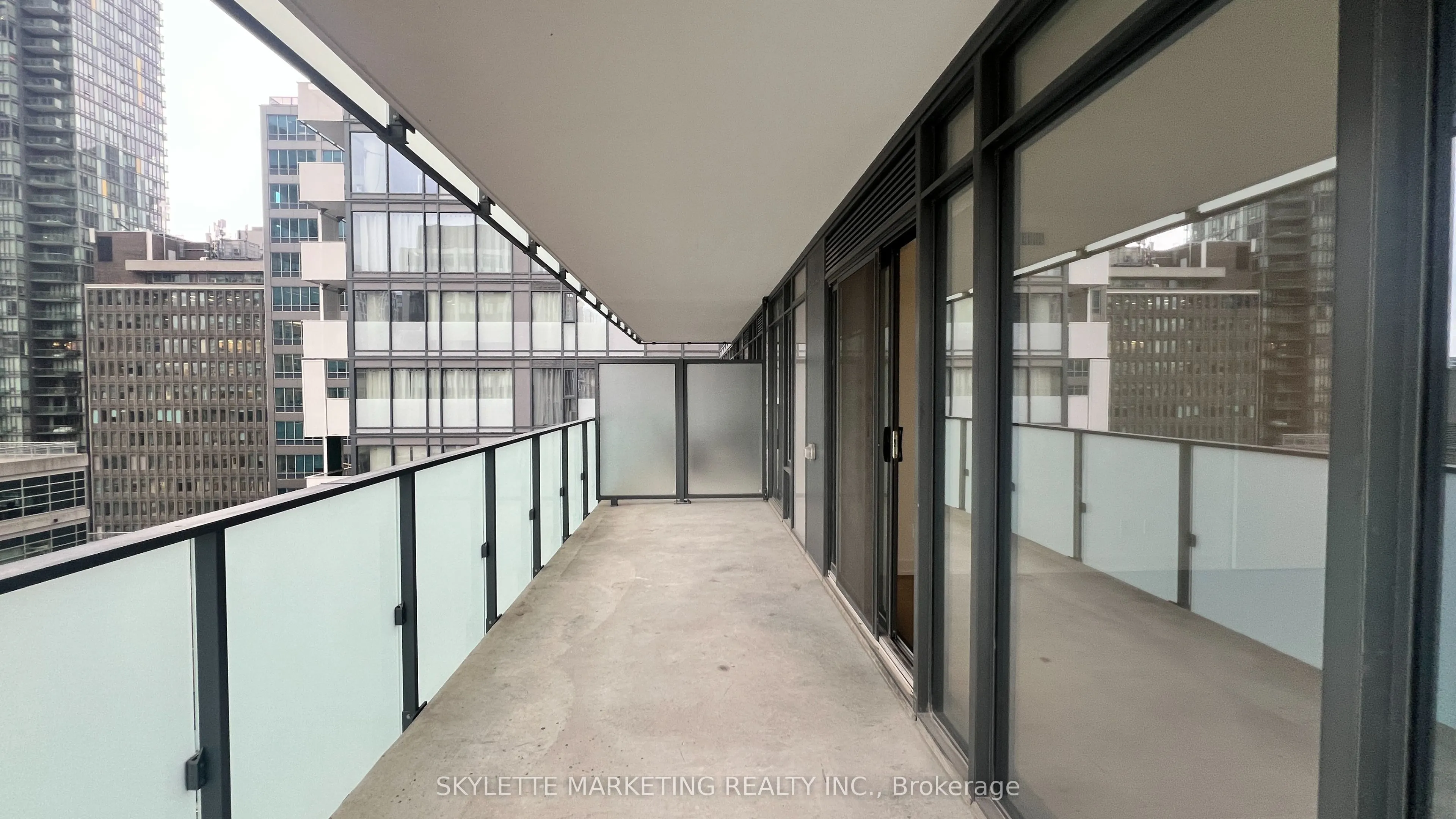 25 Richmond Street E #617