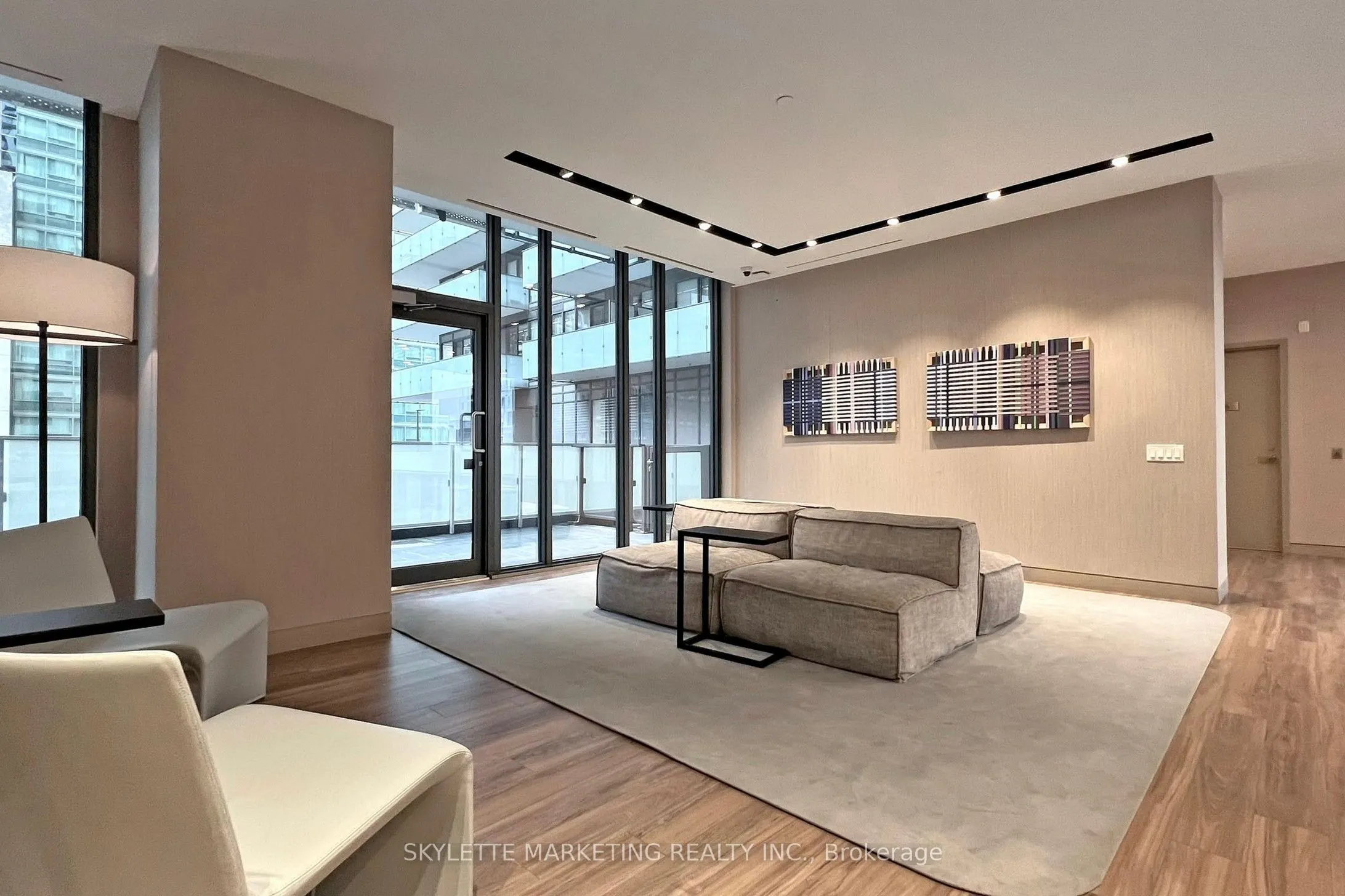 25 Richmond Street E #617