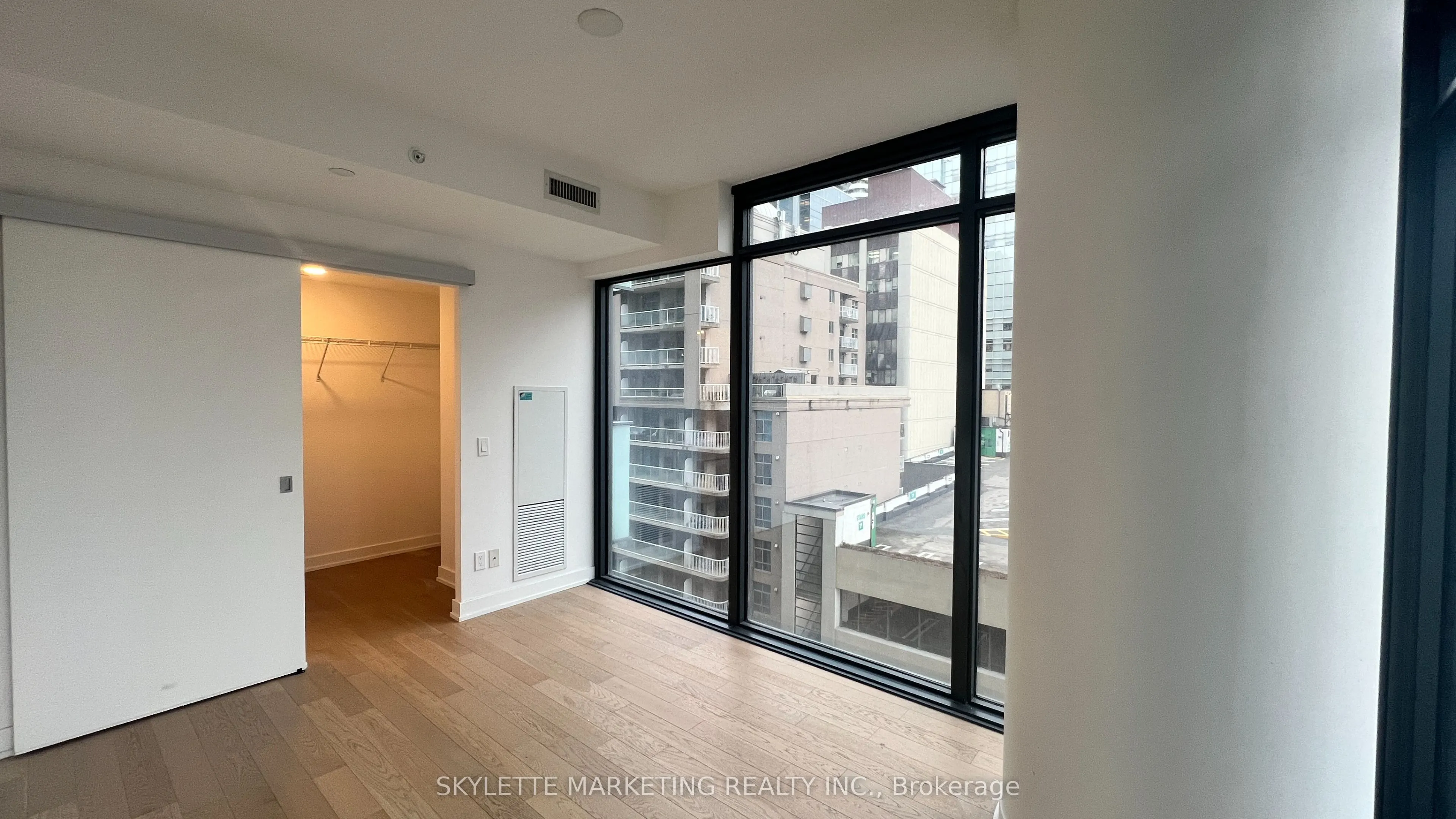25 Richmond Street E #617