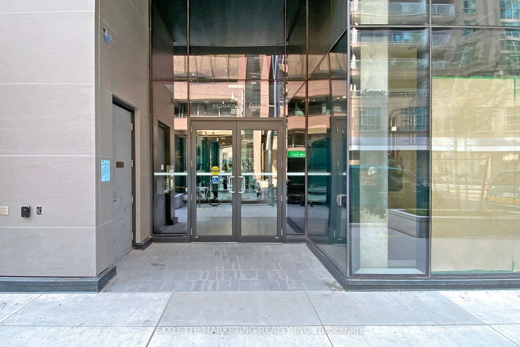 25 Richmond Street E #617